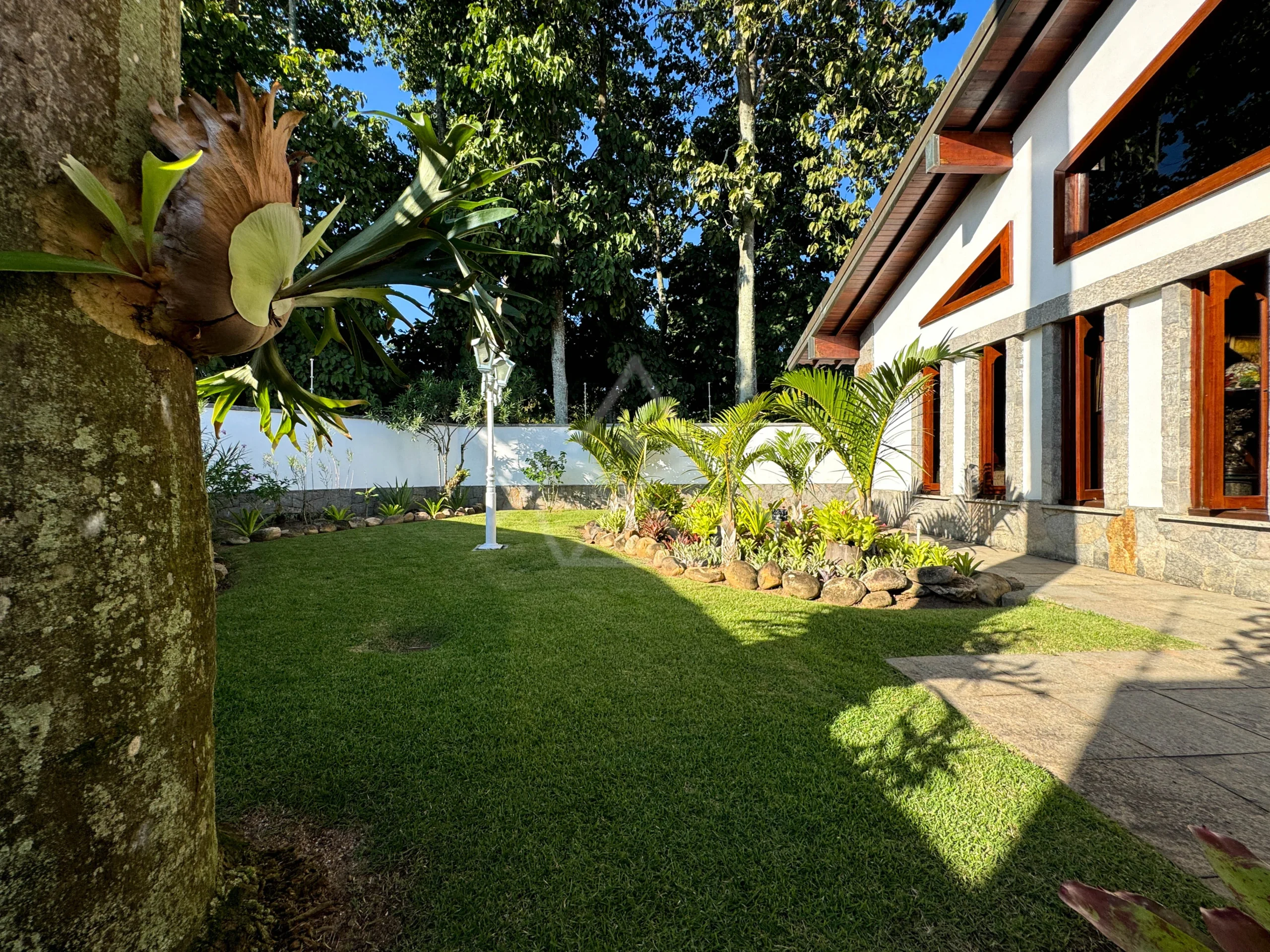 Casa com Terreno Grande