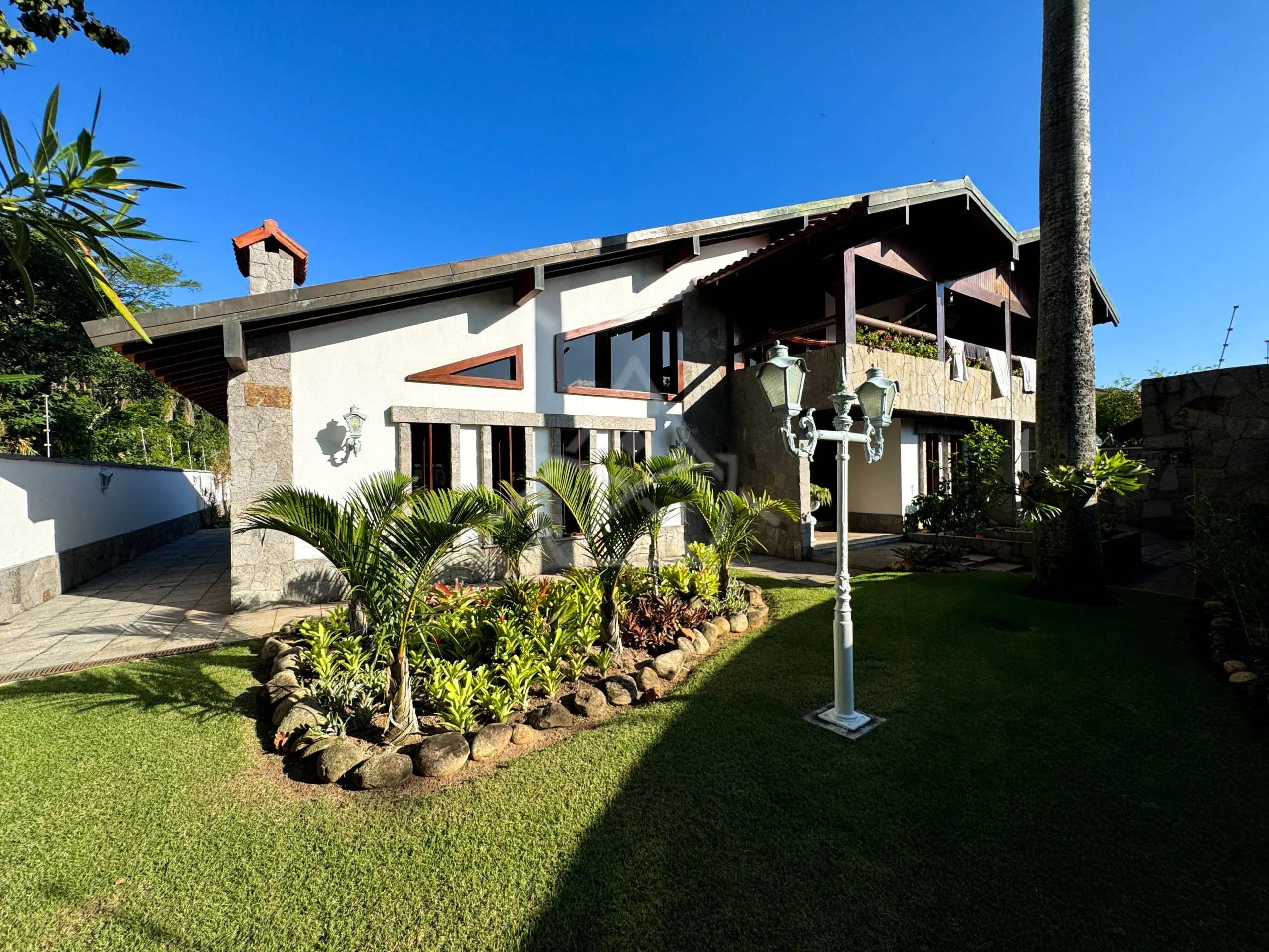 Casa com Terreno Grande