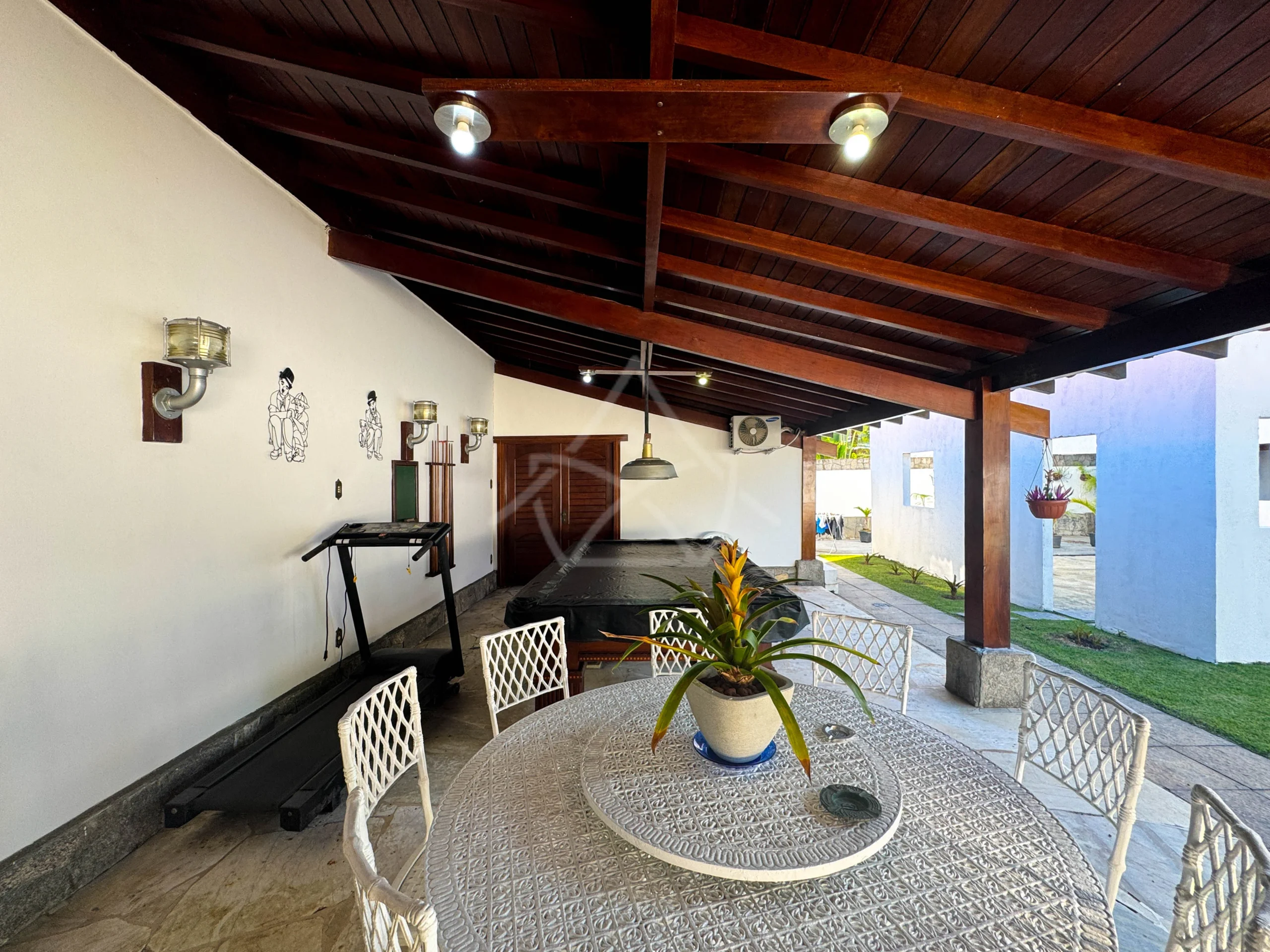 Casa com Terreno Grande