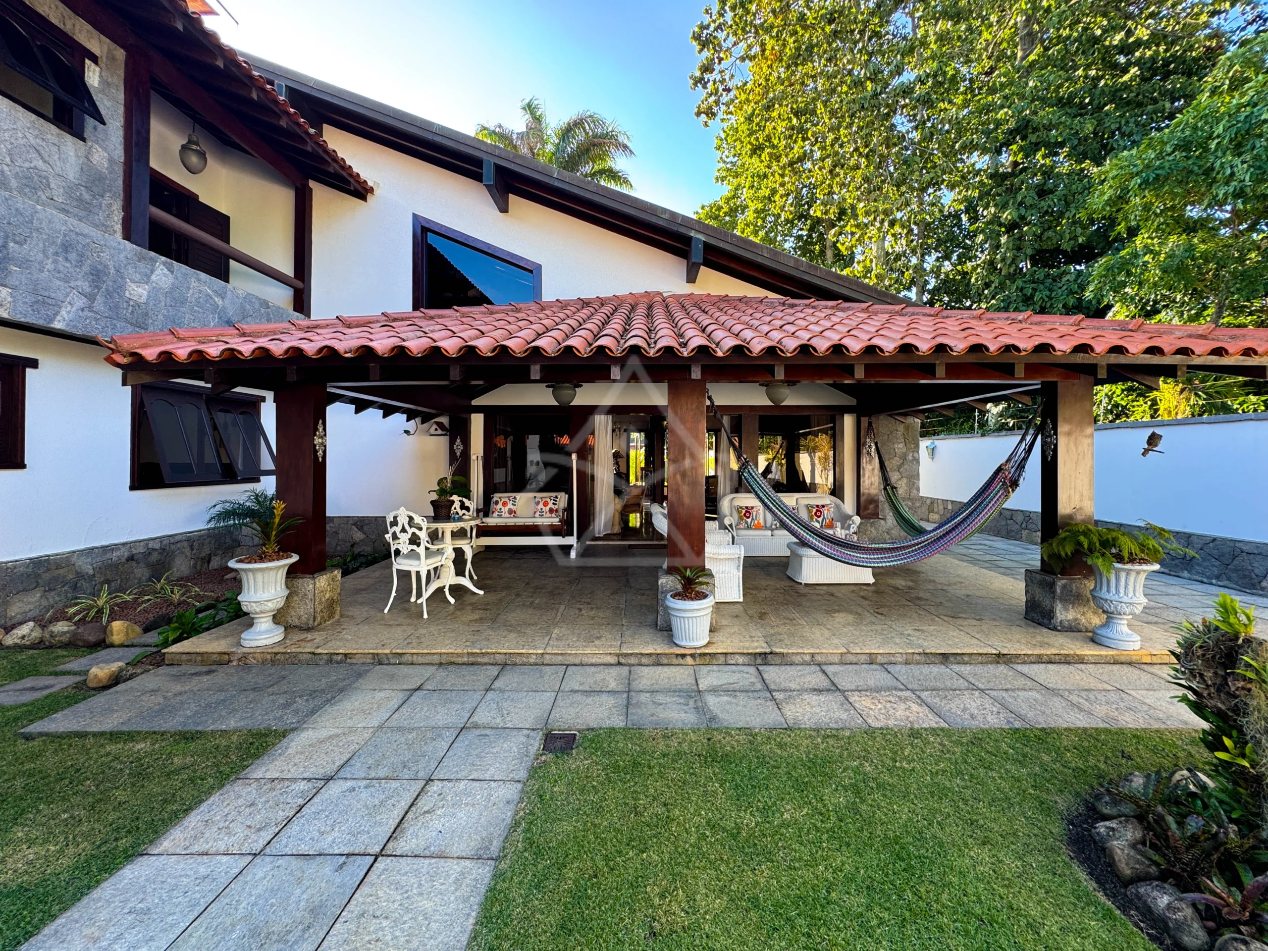 Casa com Terreno Grande