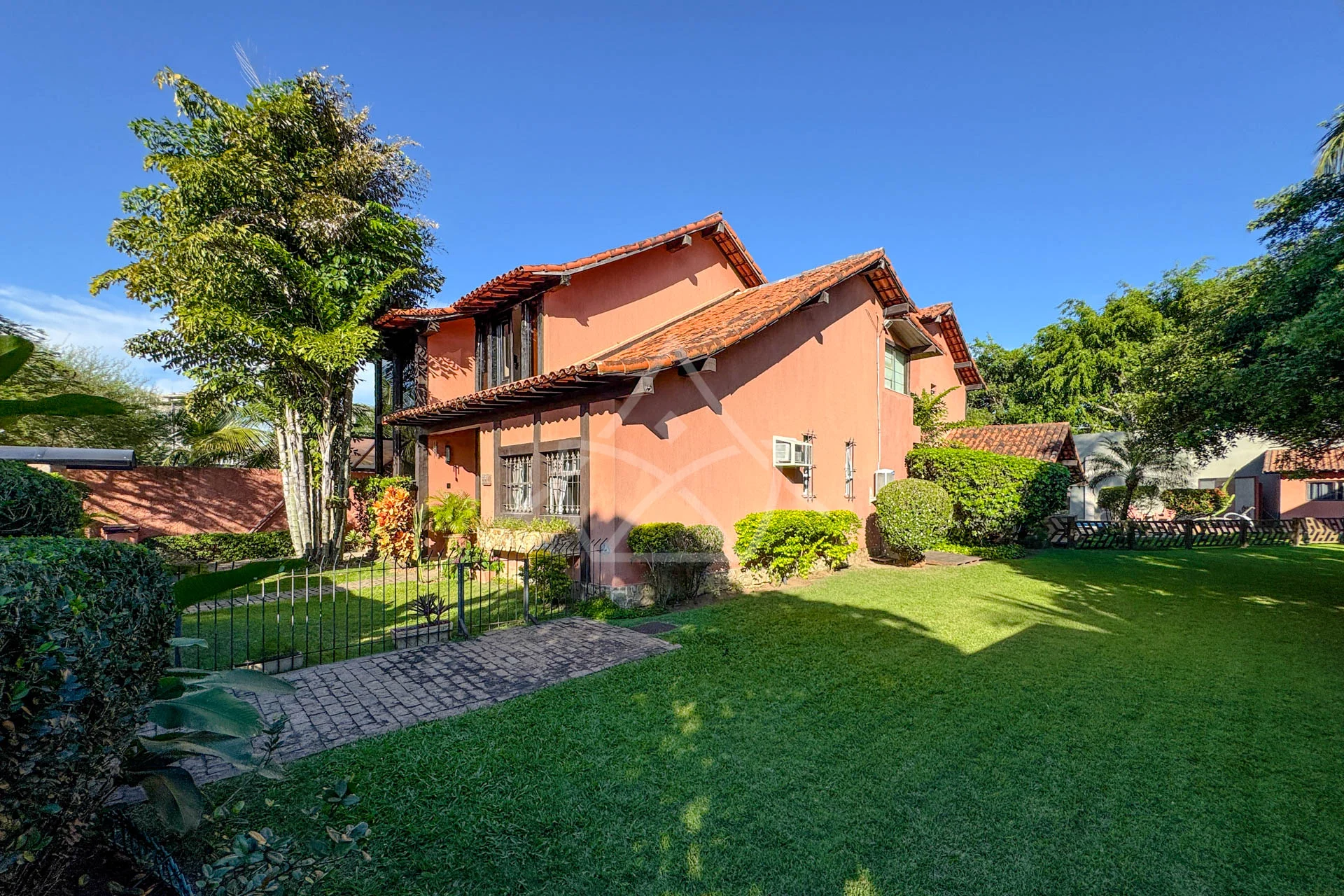 Casa com Salão de Jogos