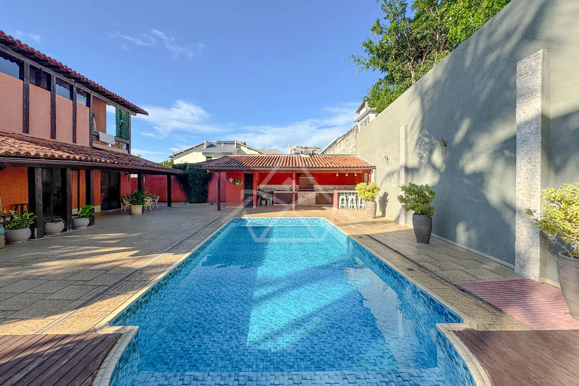 Casa com Salão de Jogos