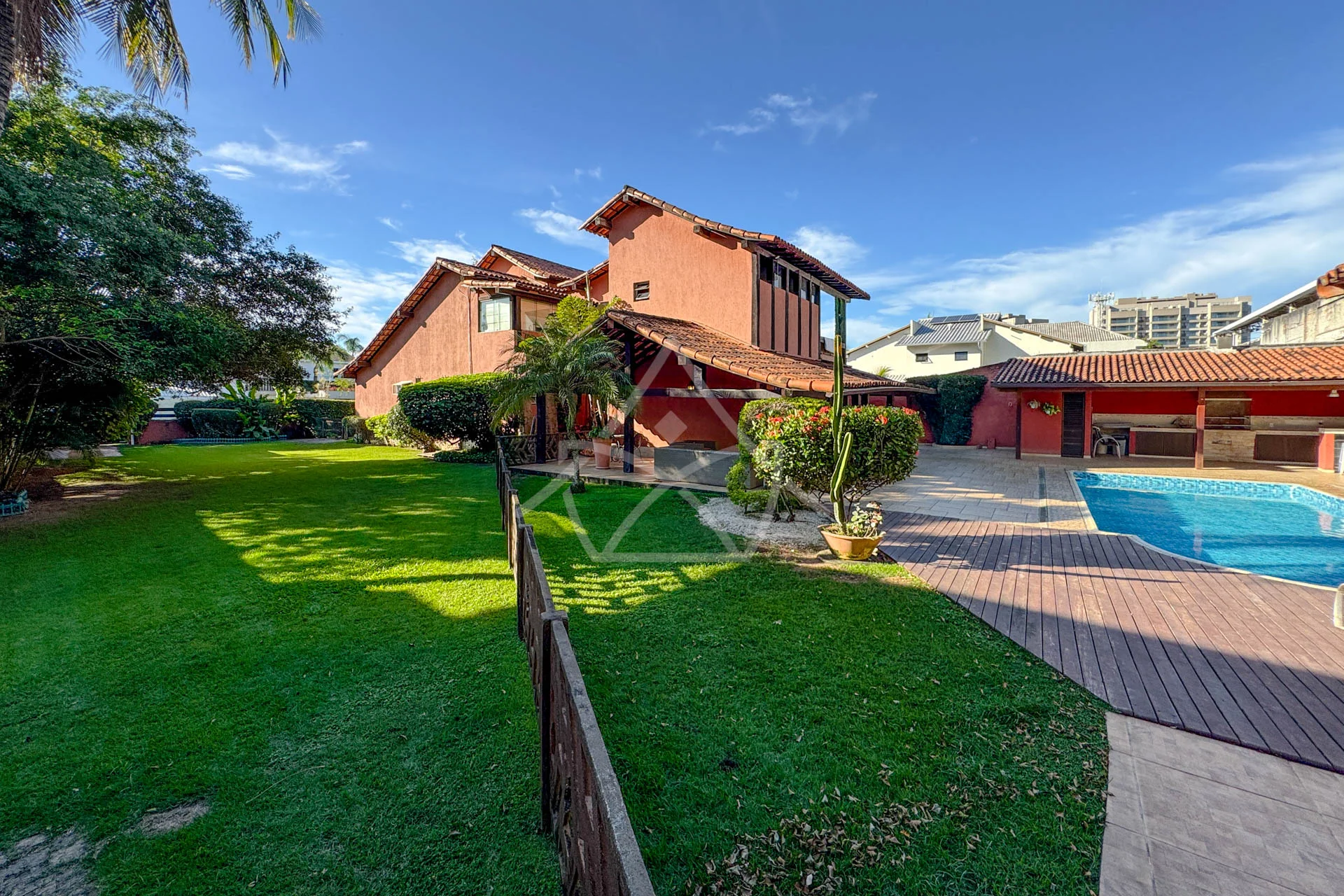 Casa com Salão de Jogos