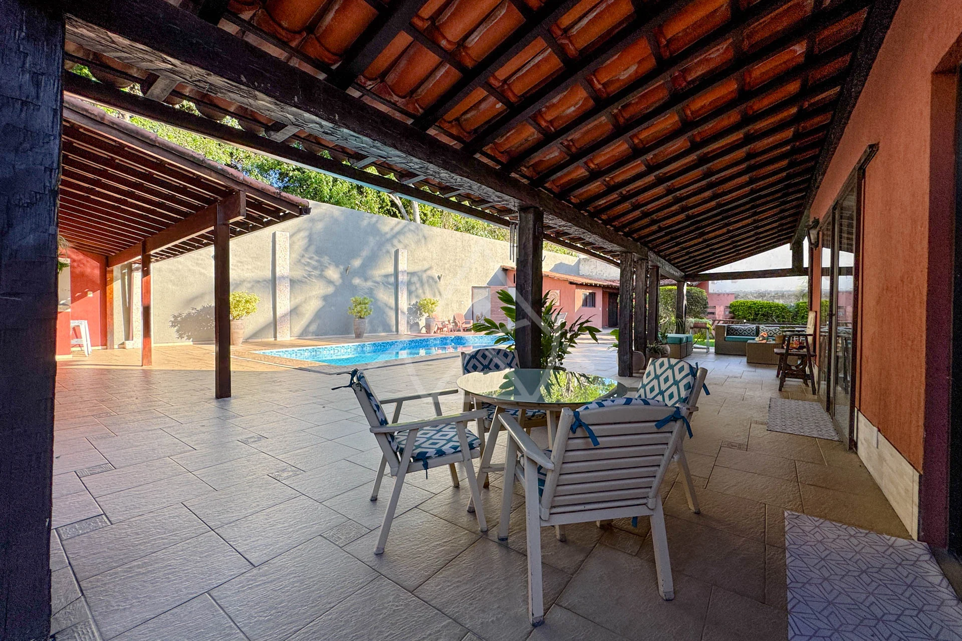 Casa com Salão de Jogos