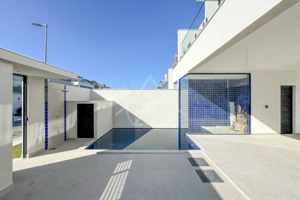Casa Triplex com Cisterna