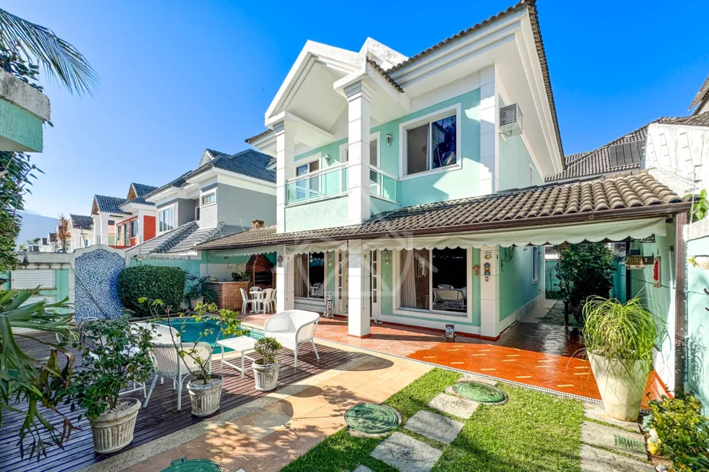 Casa Clássica com Sótão