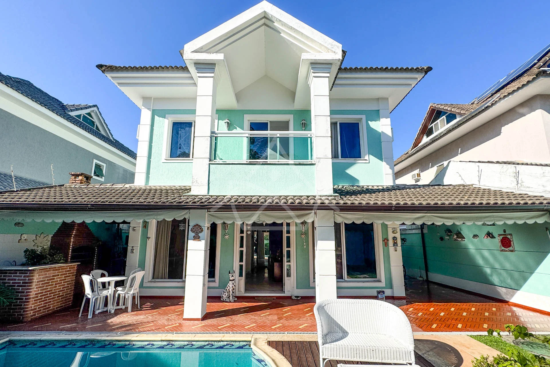 Casa Clássica com Sótão