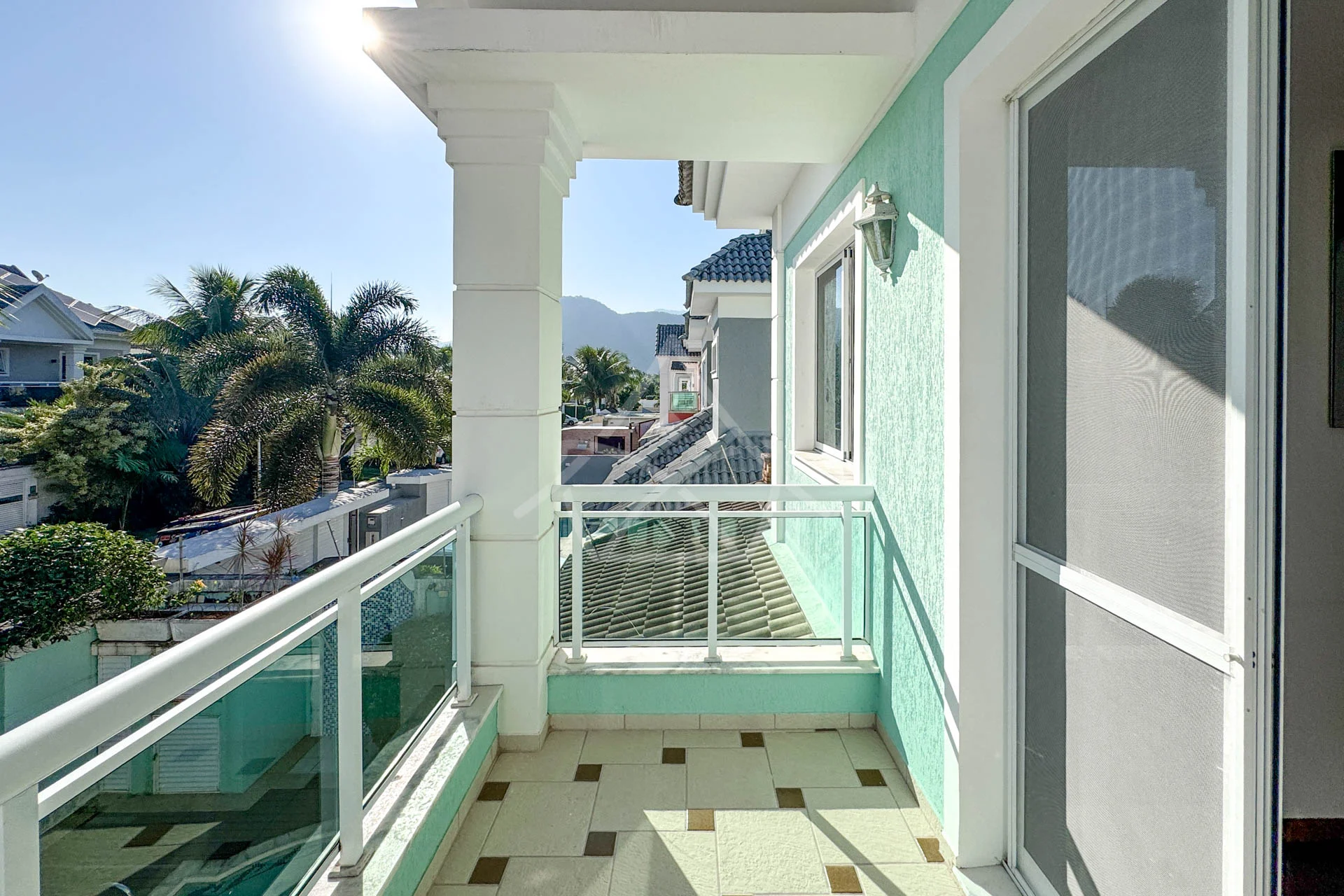 Casa Clássica com Sótão
