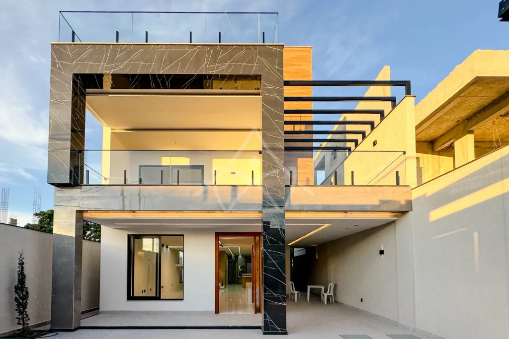 Casa com 3 Suítes à Venda
