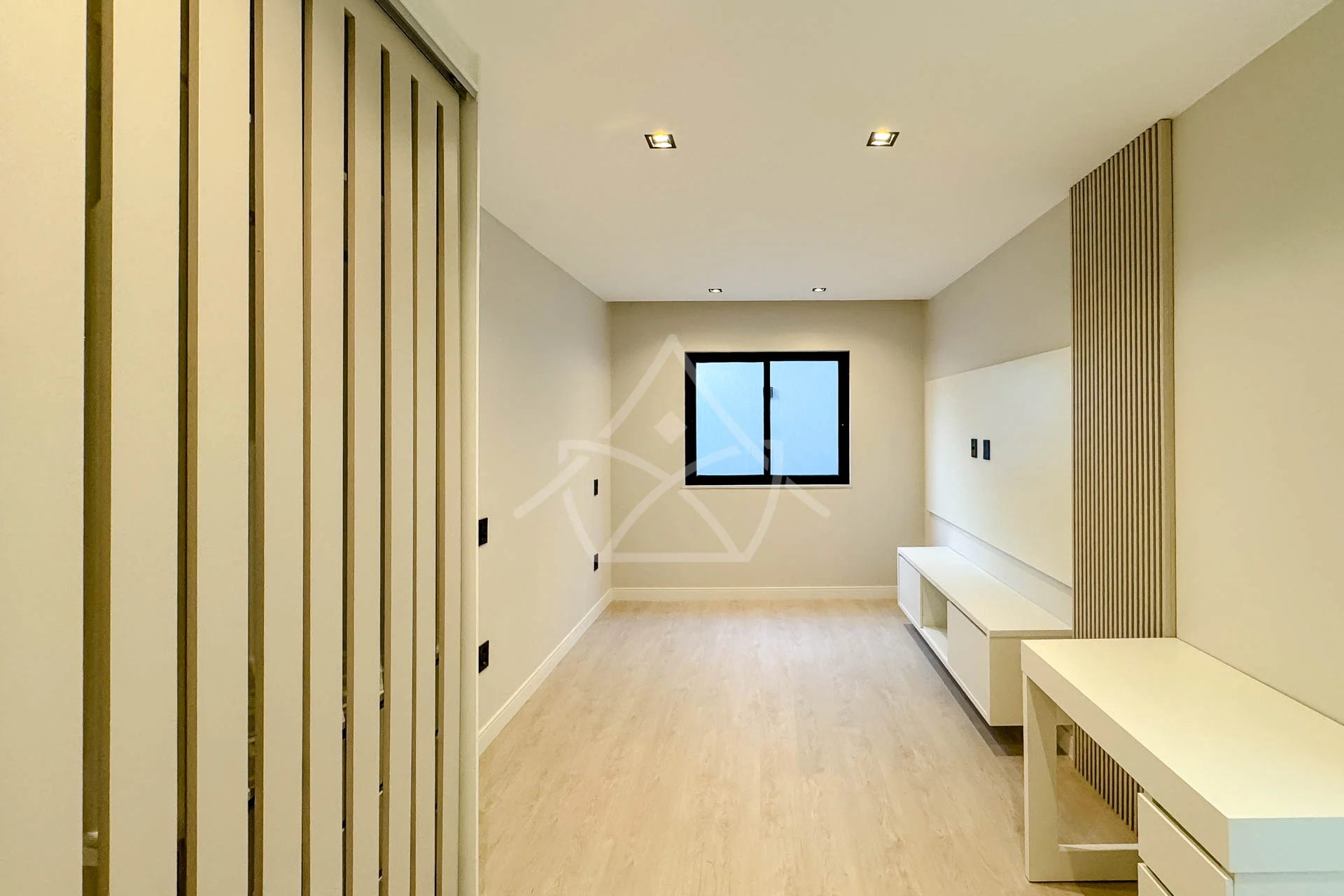 Casa com 3 Suítes à Venda