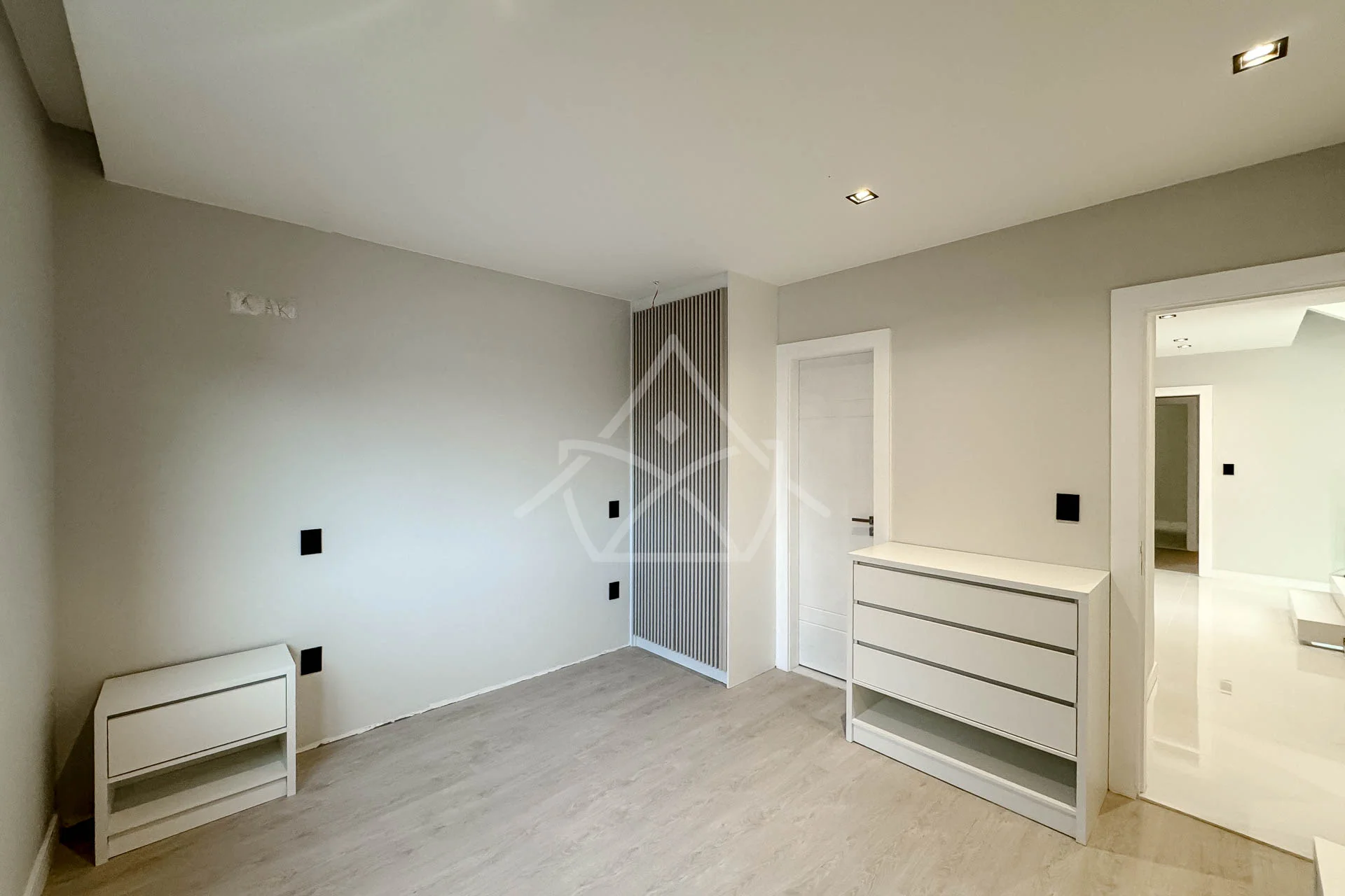 Casa com 3 Suítes à Venda
