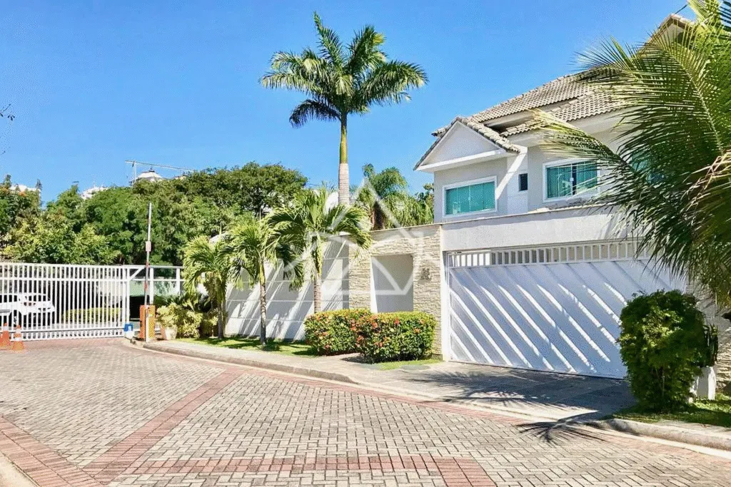 Casa à Venda com Sótão