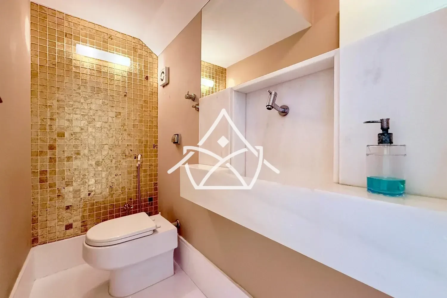 Casa com 6 Suítes à Venda na Barra da Tijuca