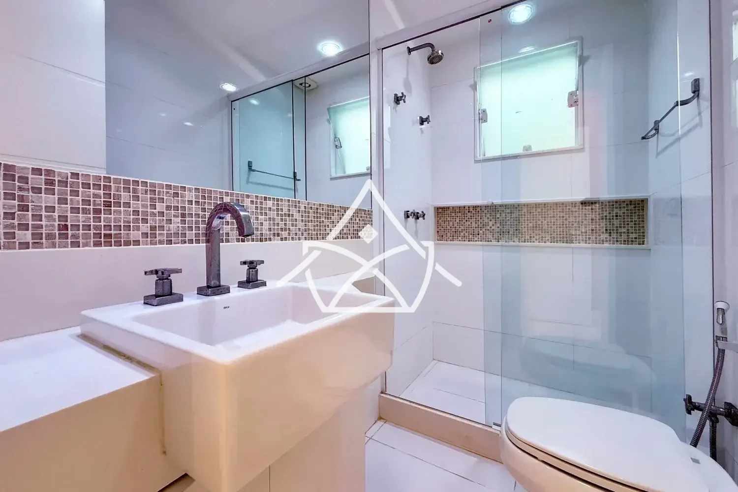 Casa com 6 Suítes à Venda na Barra da Tijuca
