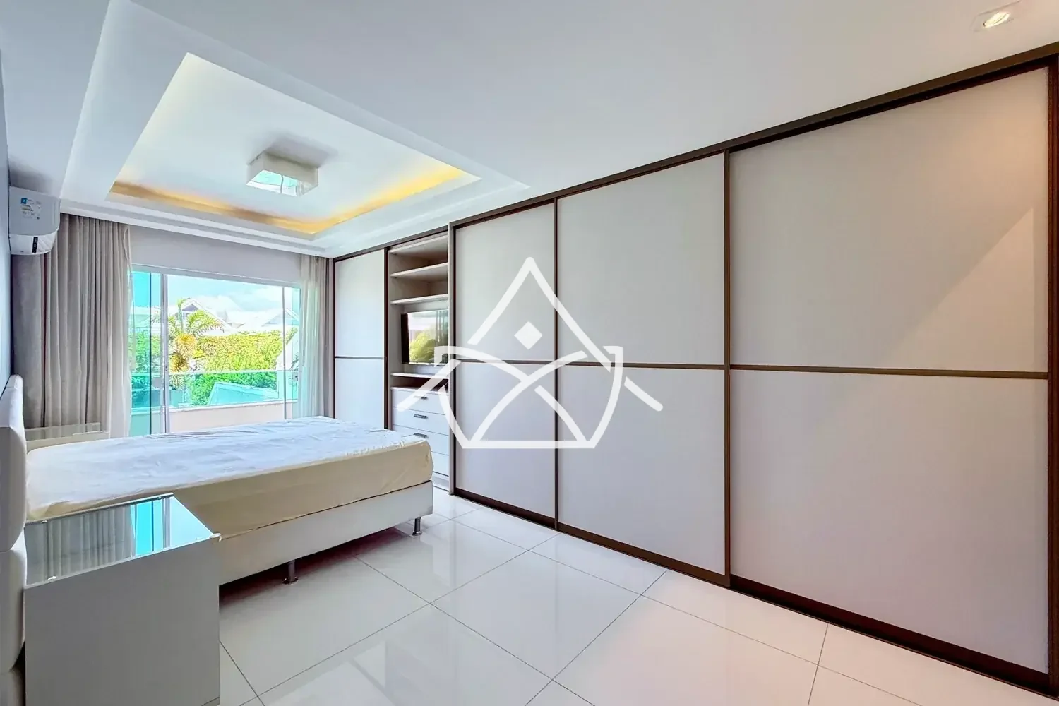 Casa com 6 Suítes à Venda na Barra da Tijuca