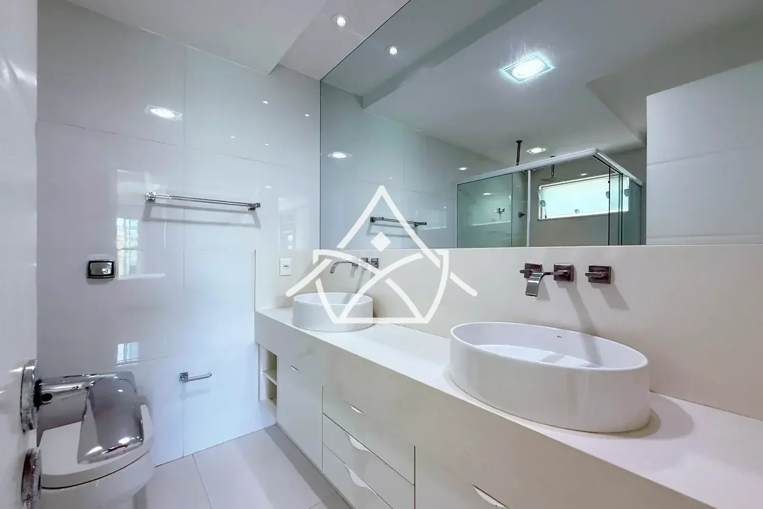 Casa com 6 Suítes à Venda na Barra da Tijuca