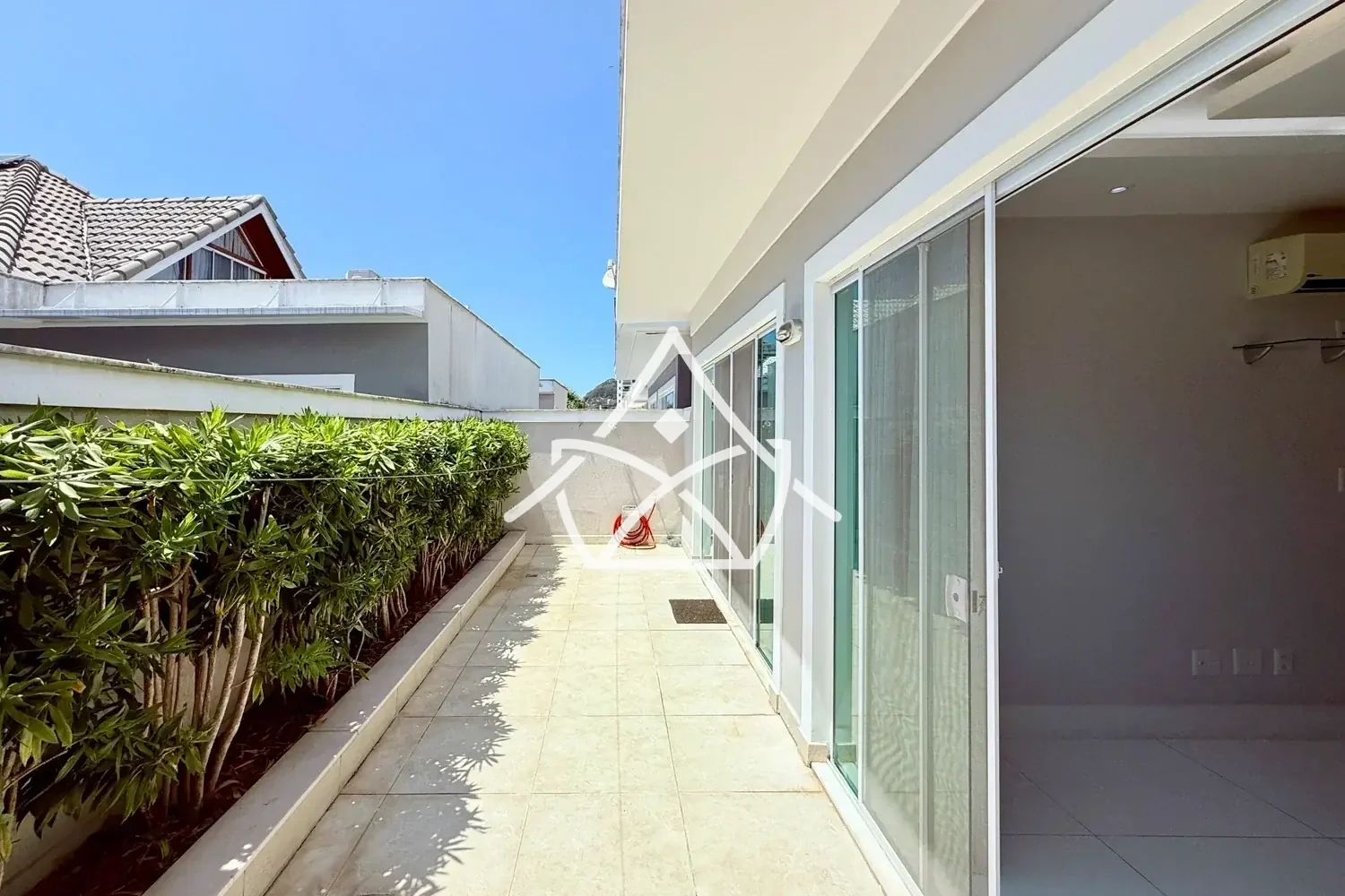 Casa com 6 Suítes à Venda na Barra da Tijuca