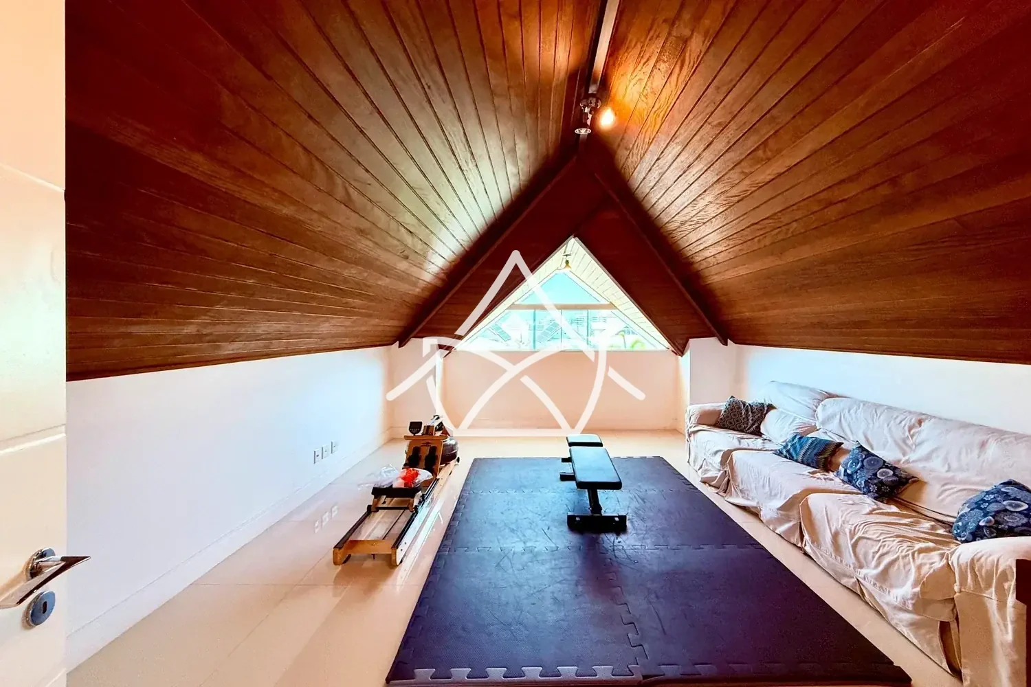 Casa com 6 Suítes à Venda na Barra da Tijuca