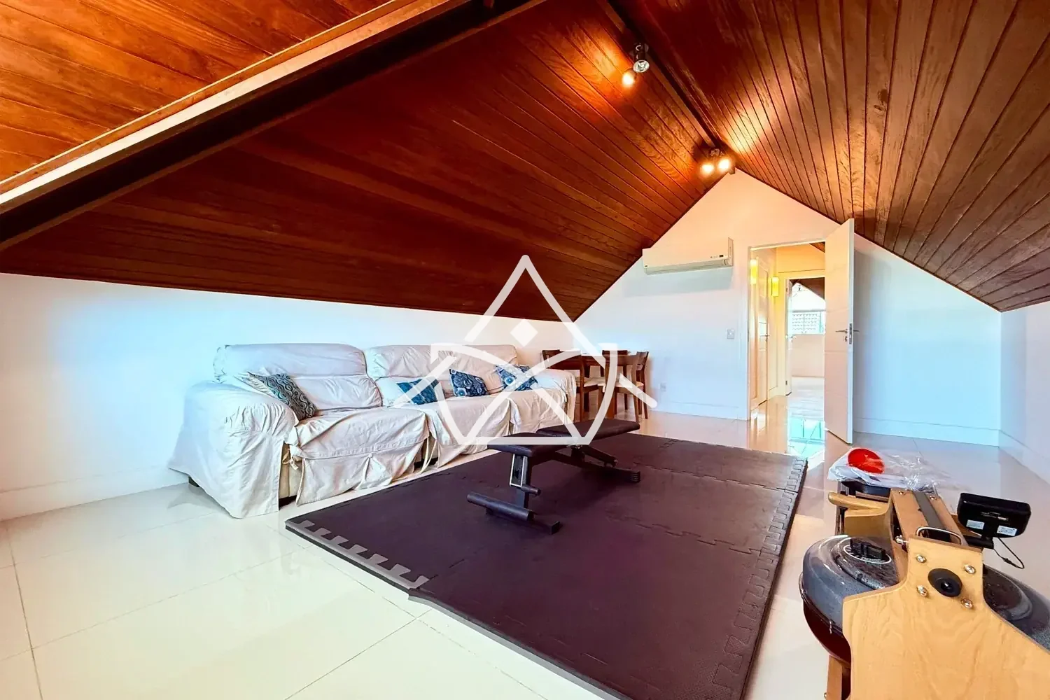 Casa com 6 Suítes à Venda na Barra da Tijuca