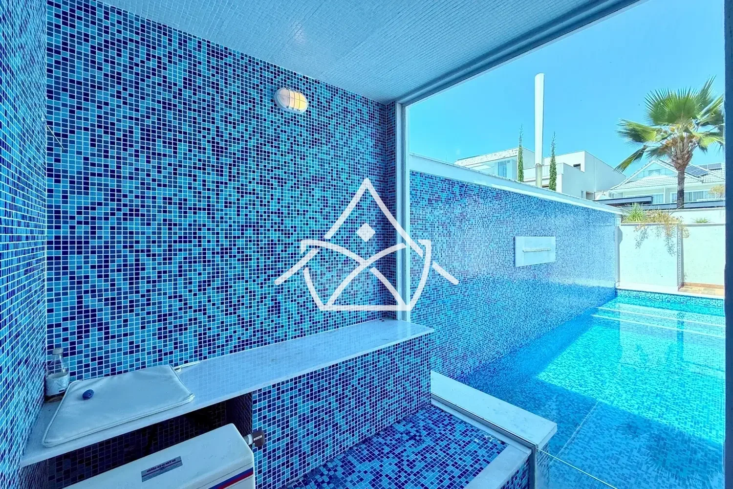Casa com 6 Suítes à Venda na Barra da Tijuca