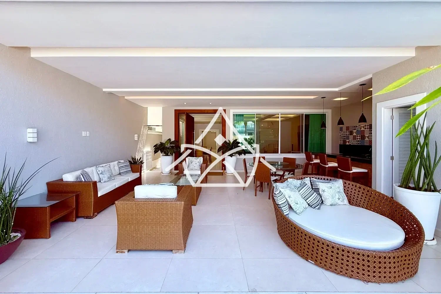 Casa com 6 Suítes à Venda na Barra da Tijuca