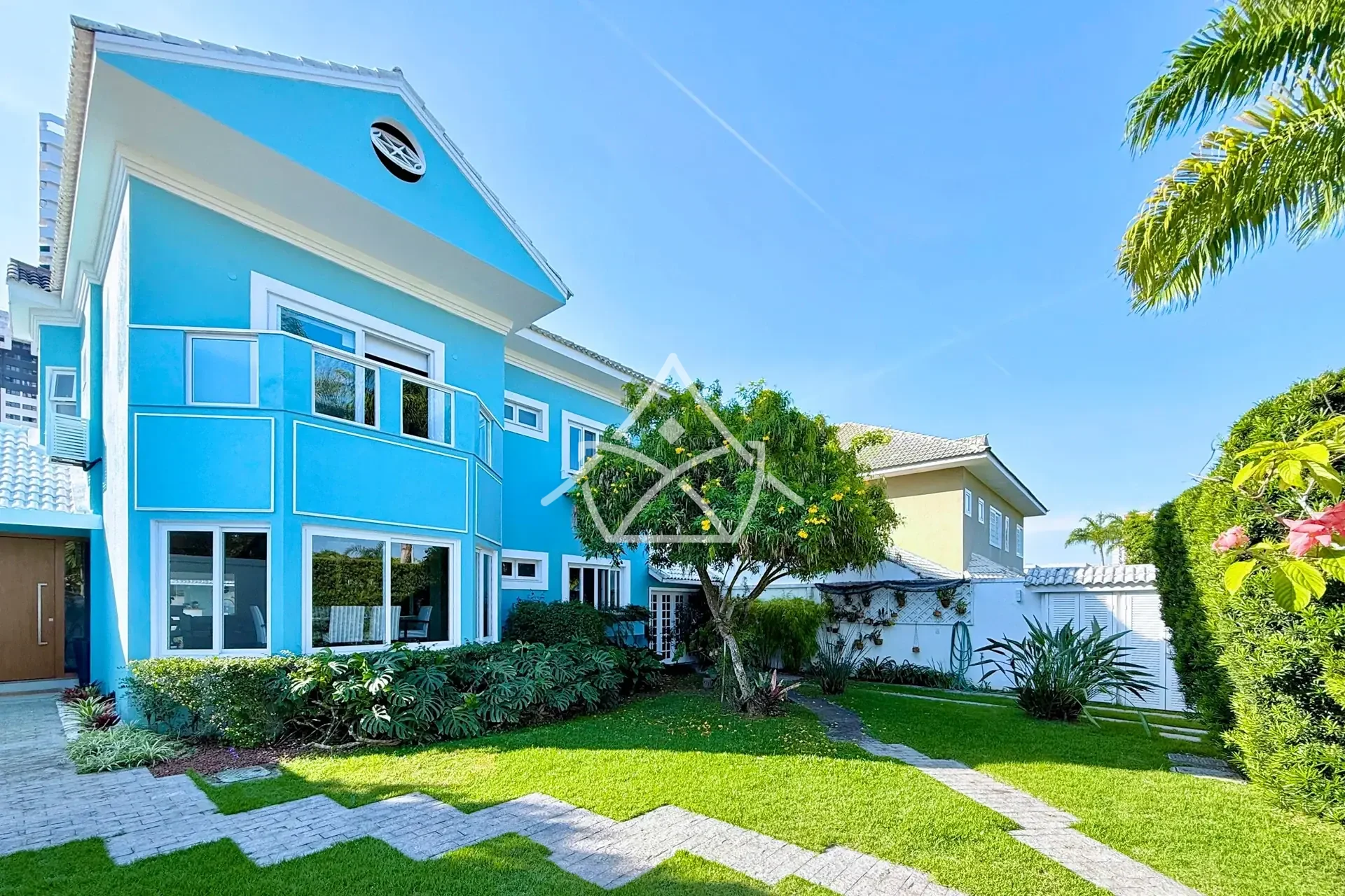 Casa Triplex com Quintal Gramado na Barra da Tijuca