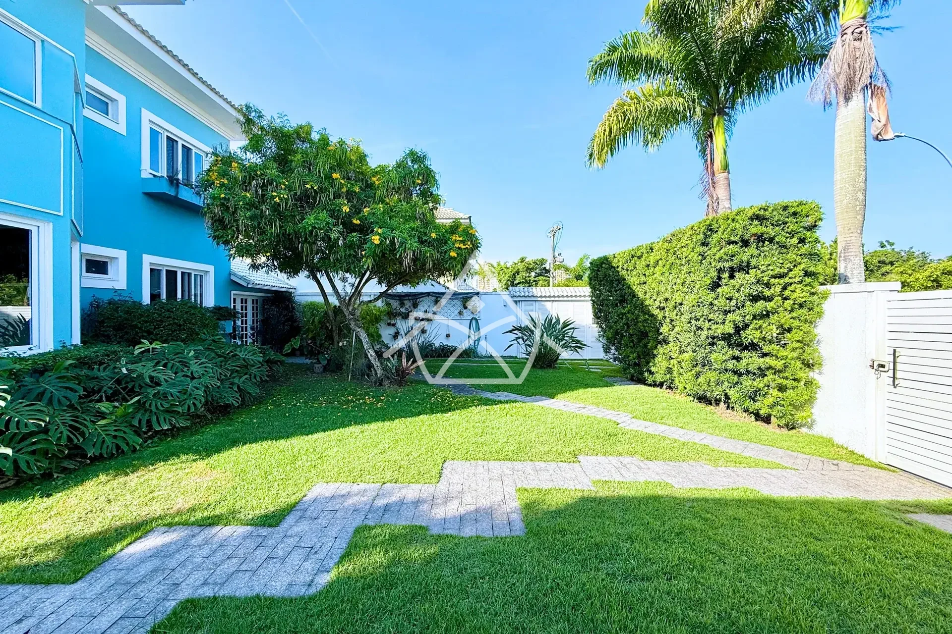 Casa Triplex com Quintal Gramado na Barra da Tijuca