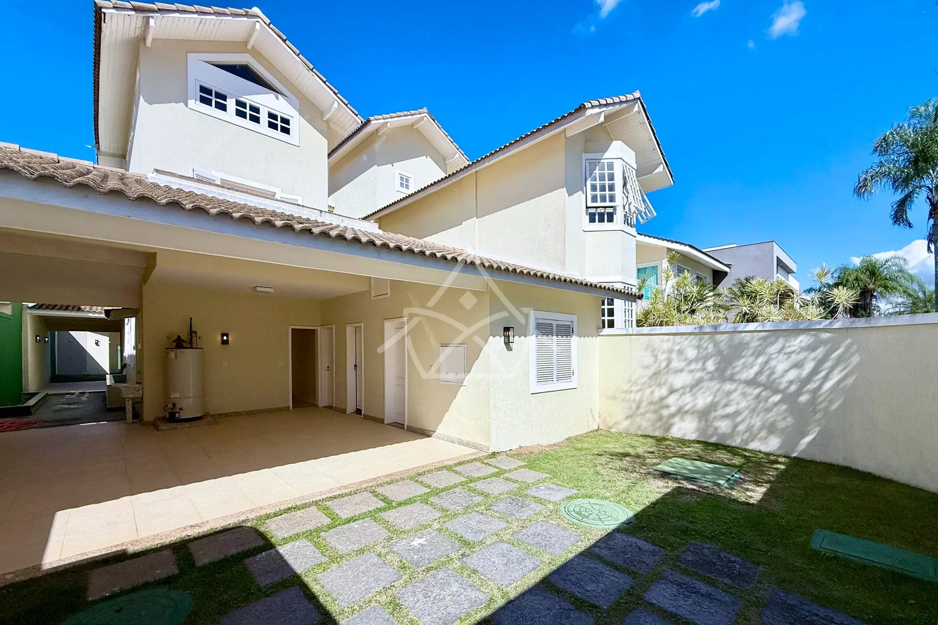 Casa Triplex com Quarto Térreo na Barra da Tijuca