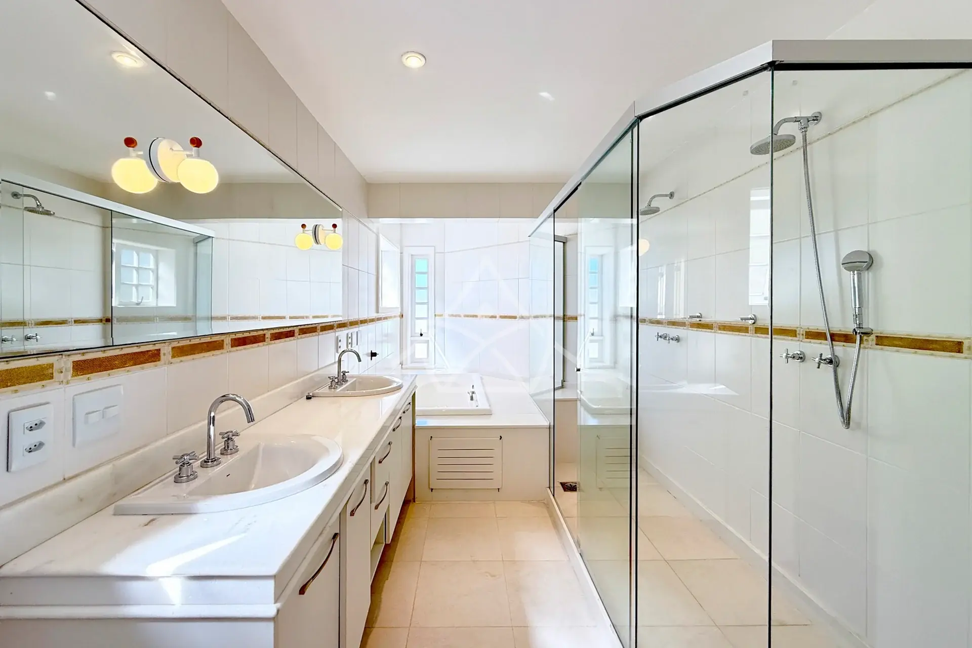 Casa Triplex com Quarto Térreo na Barra da Tijuca