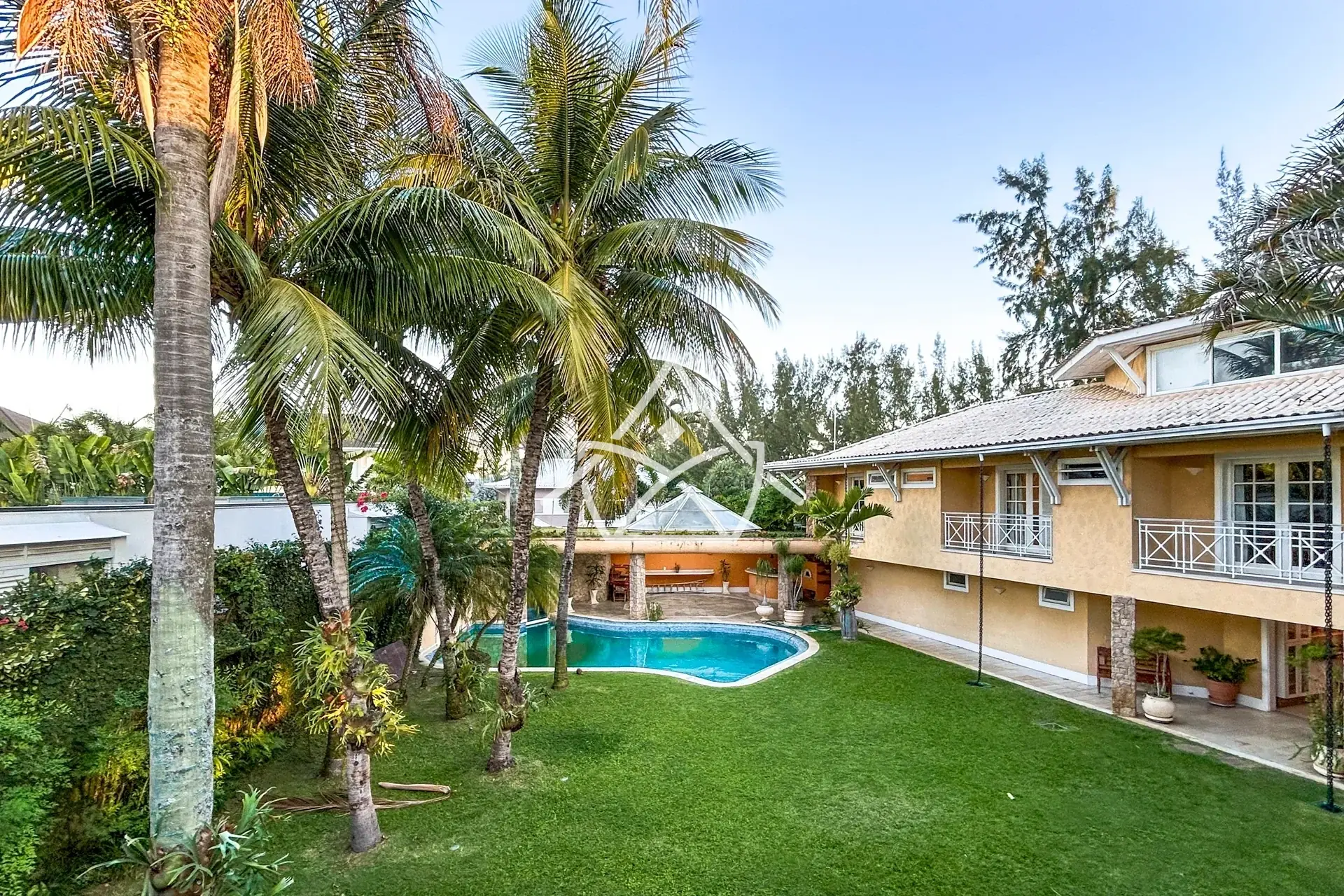Casa com 6 Suítes no Malibu