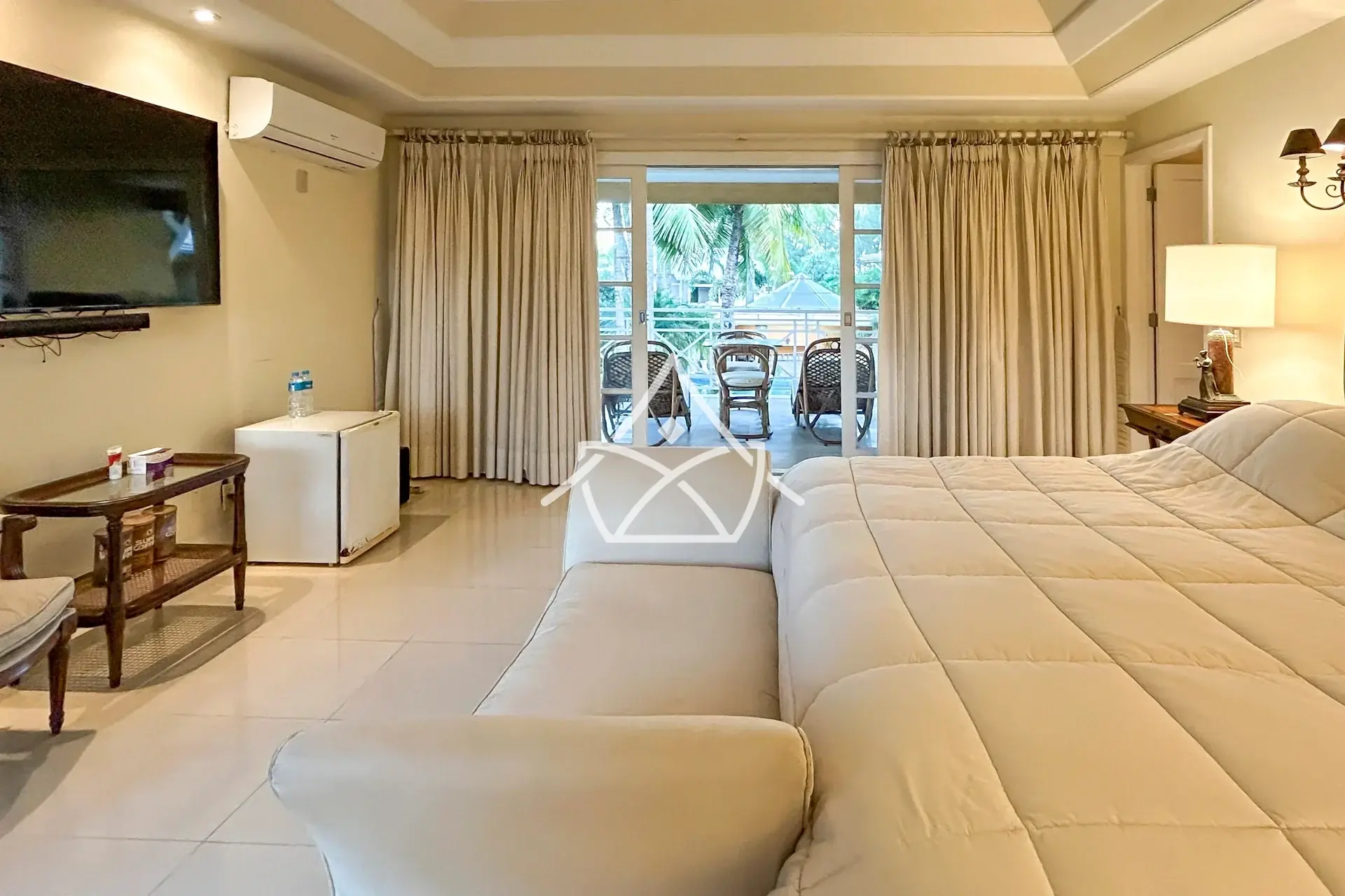Casa com 6 Suítes no Malibu