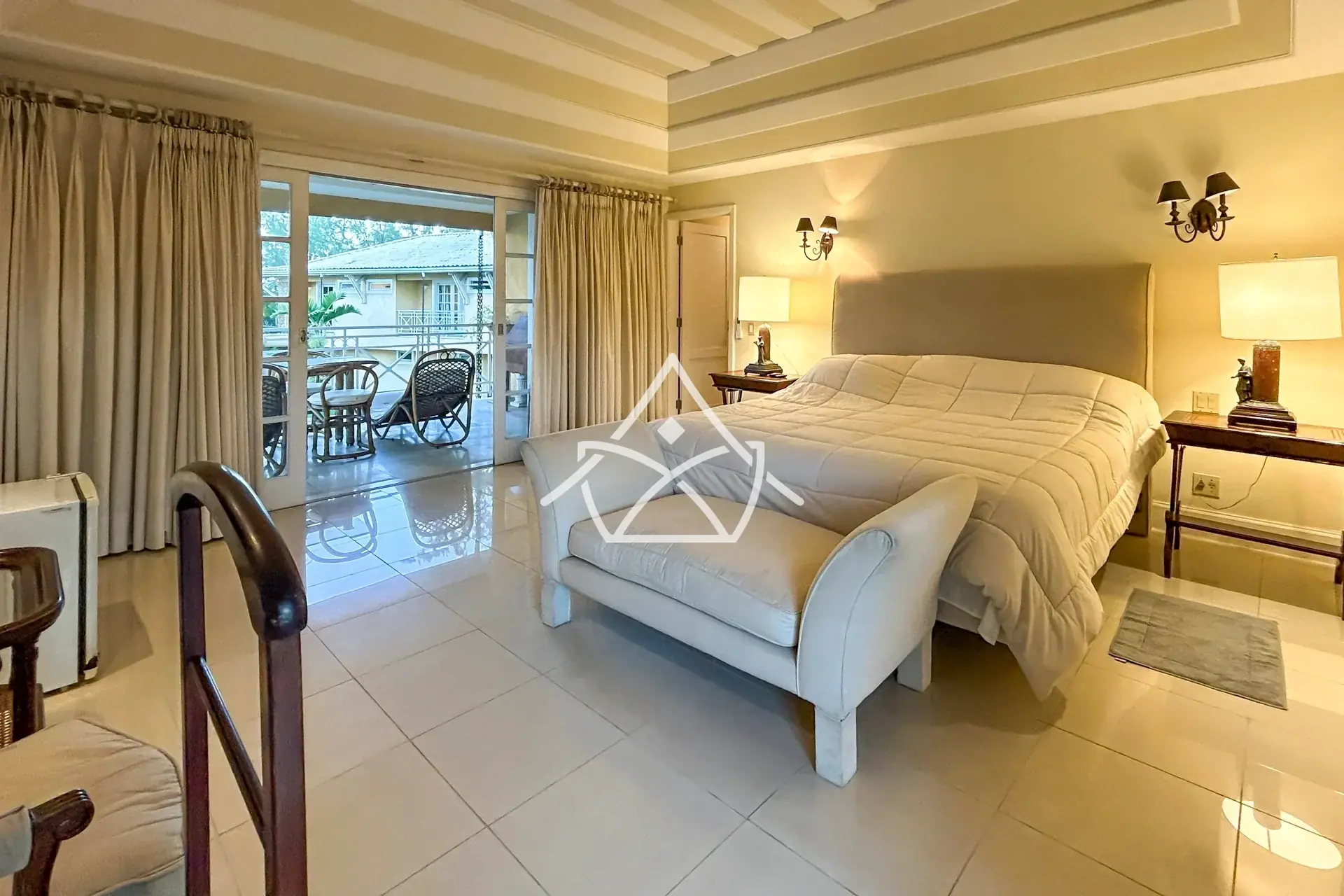 Casa com 6 Suítes no Malibu