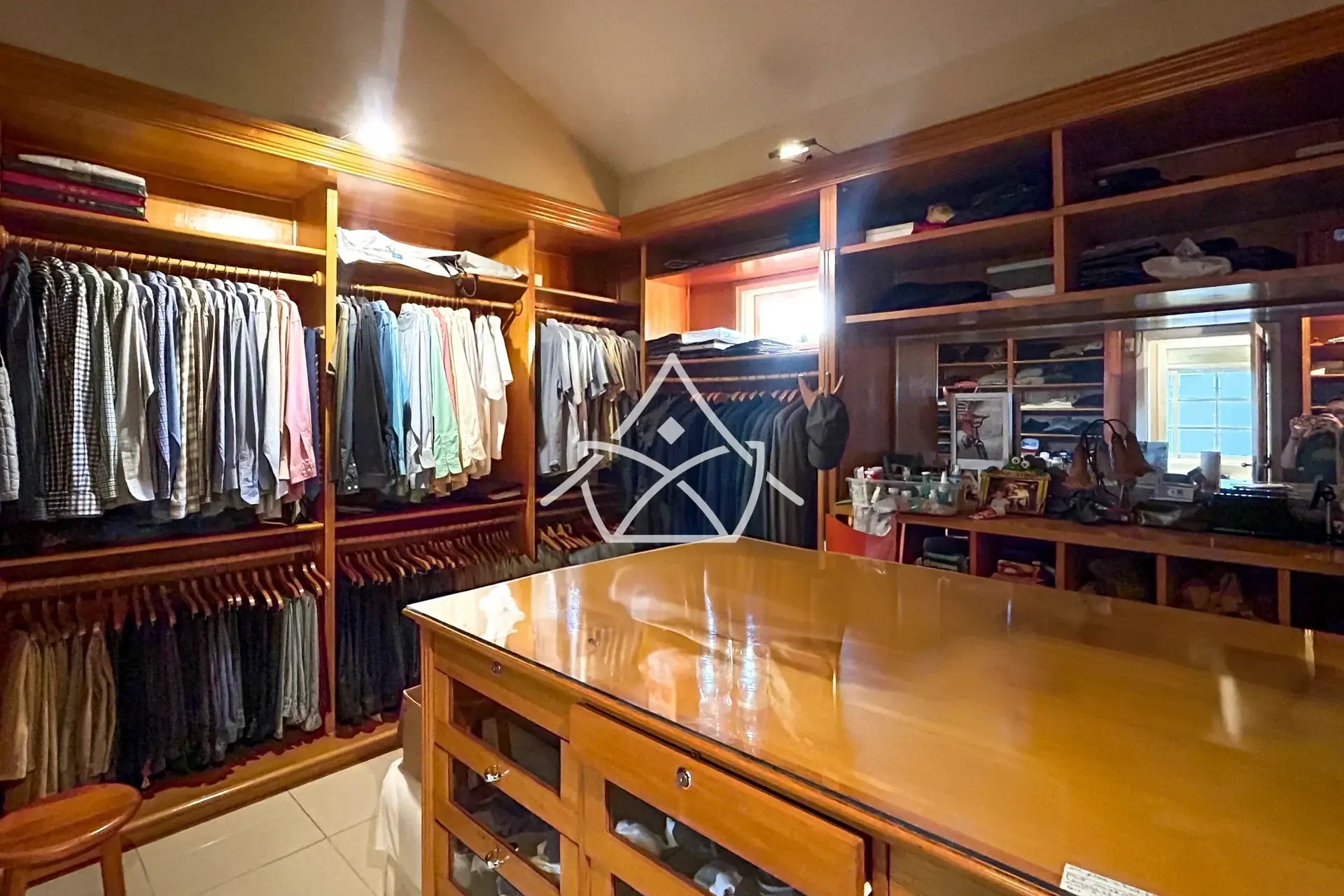 Casa com 6 Suítes no Malibu