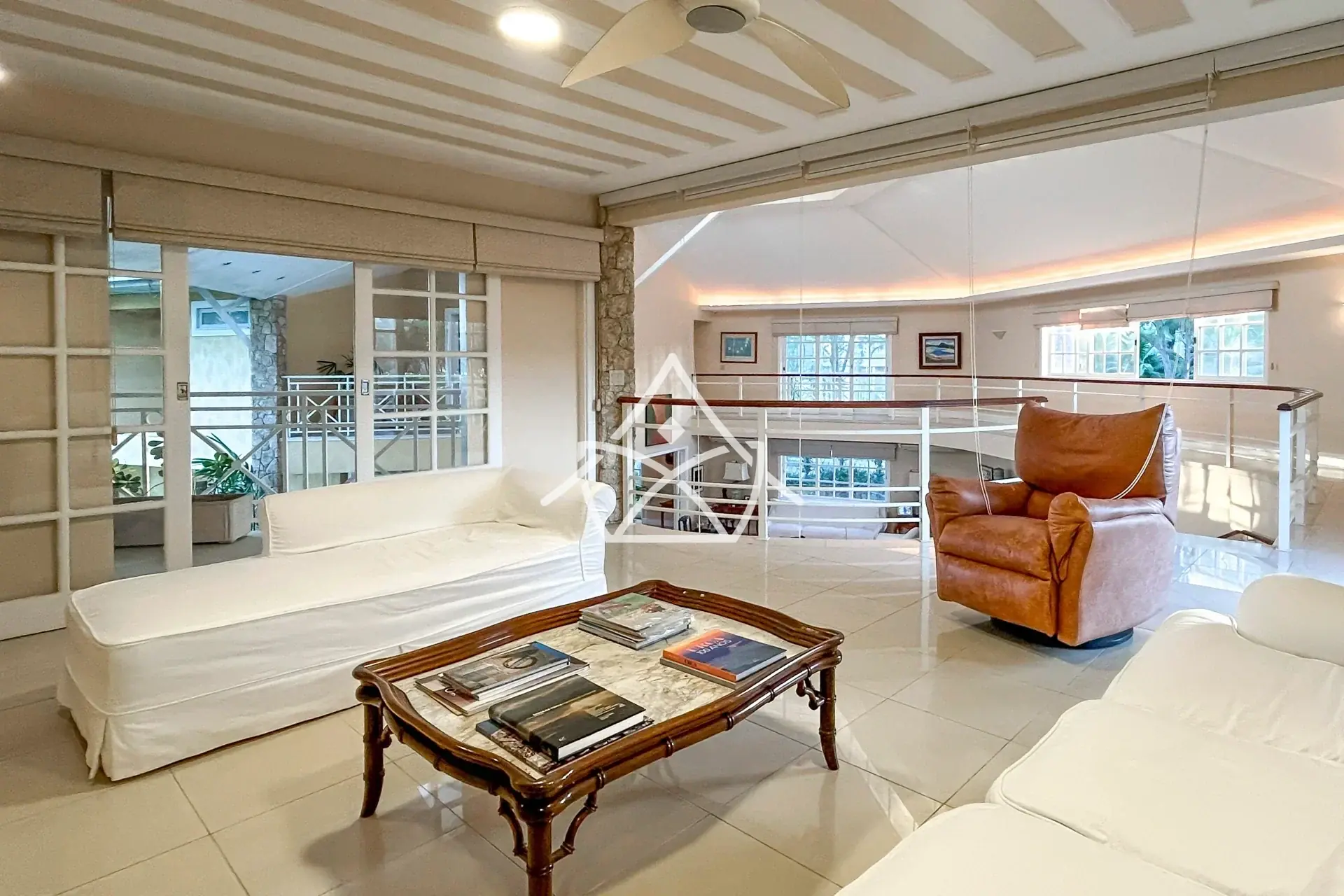 Casa com 6 Suítes no Malibu