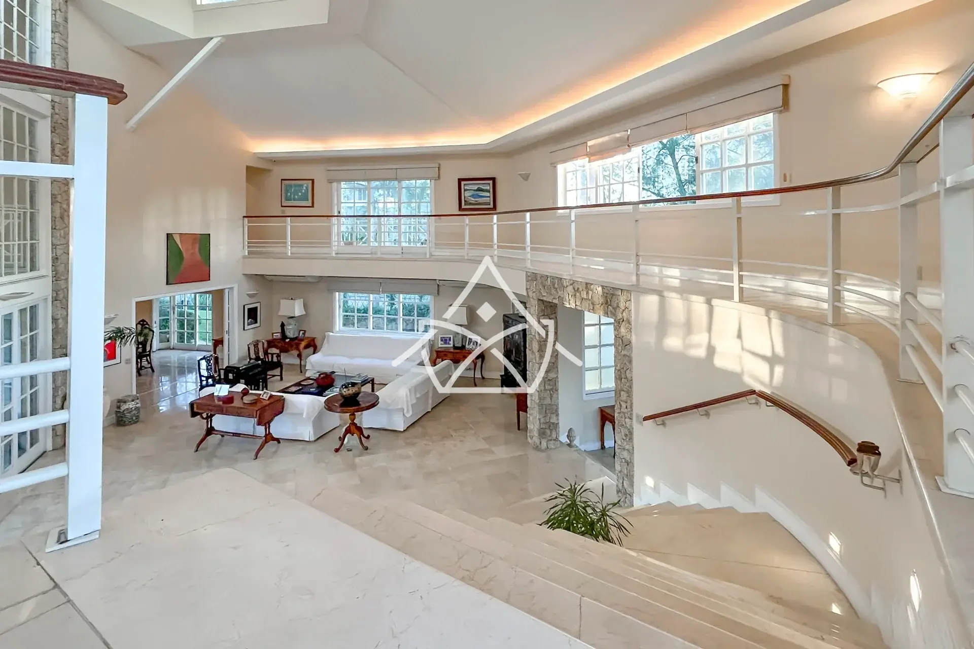 Casa com 6 Suítes no Malibu