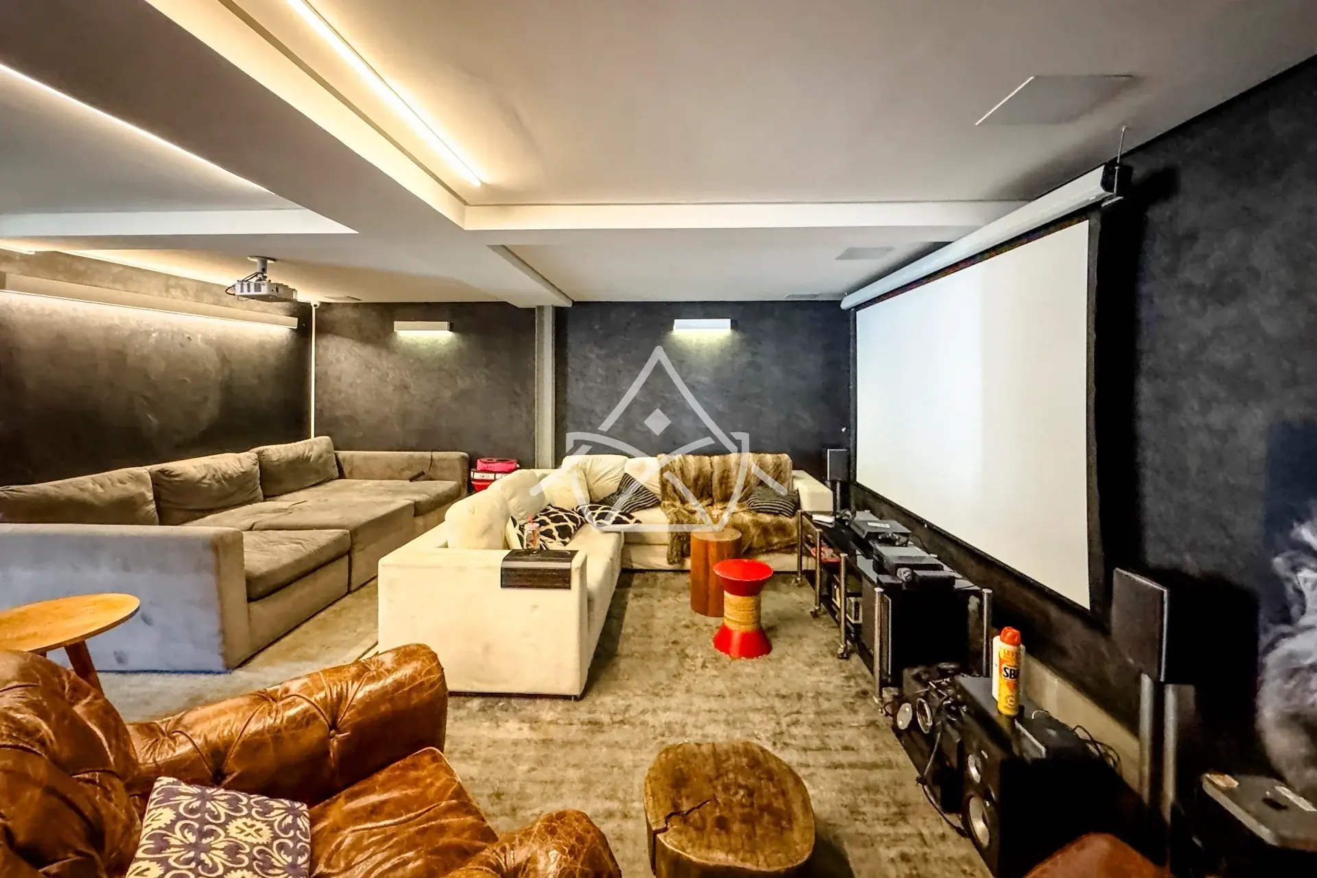 Casa com Cinema e Sala de Jogos no Recreio dos Bandeirantes