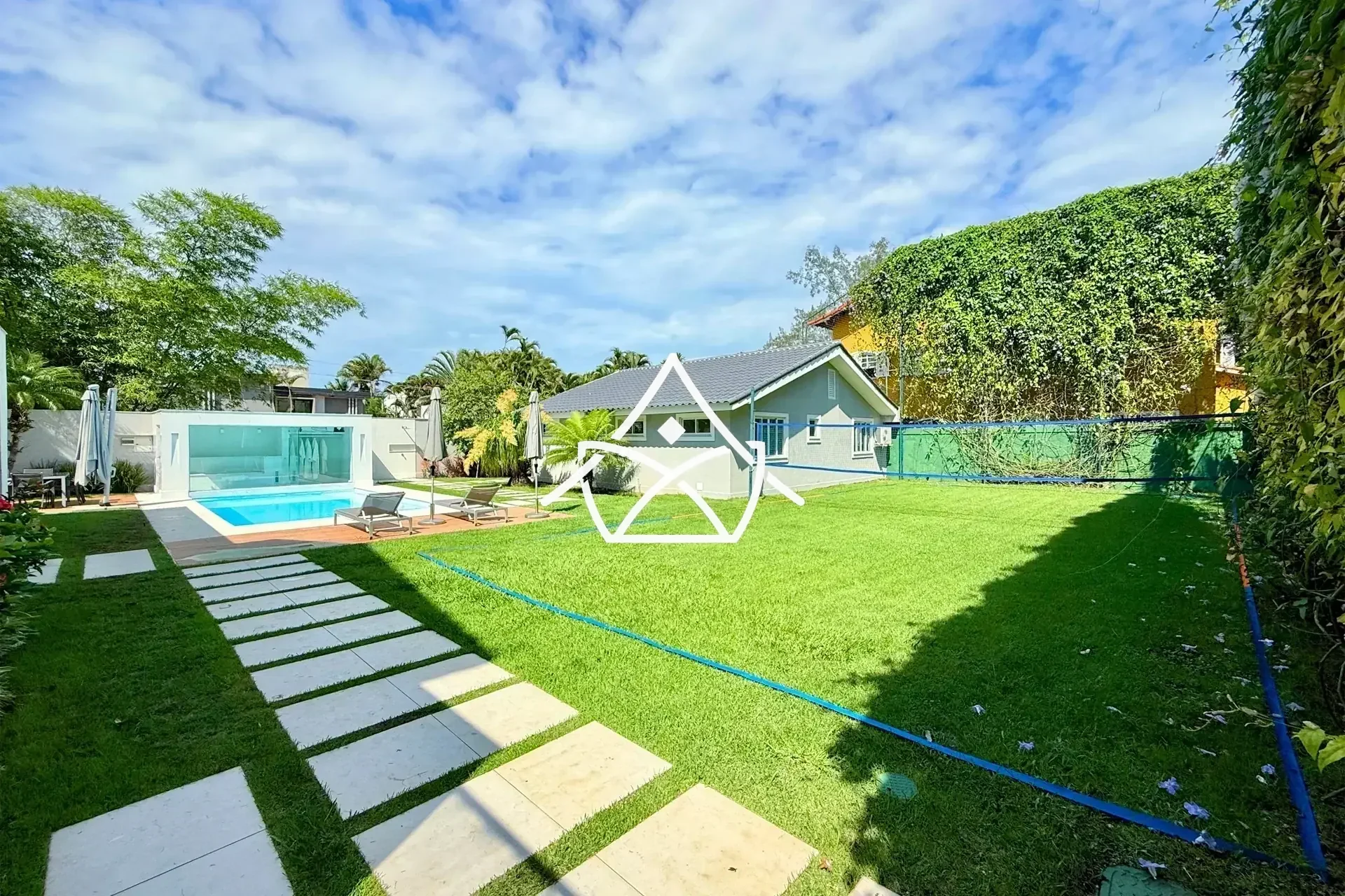 Casa com Amplo Quintal Gramado na Barra da Tijuca