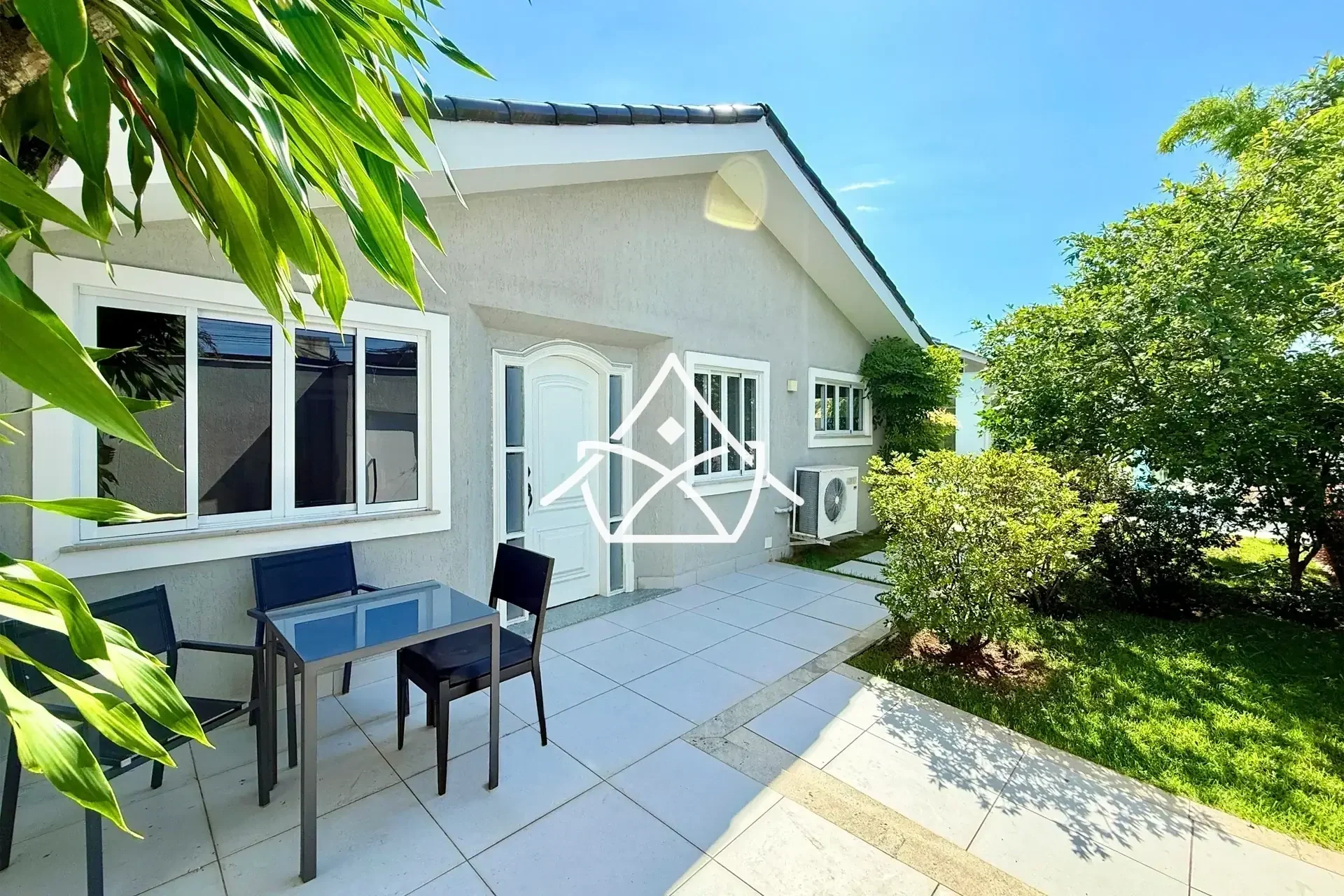 Casa com Amplo Quintal Gramado na Barra da Tijuca