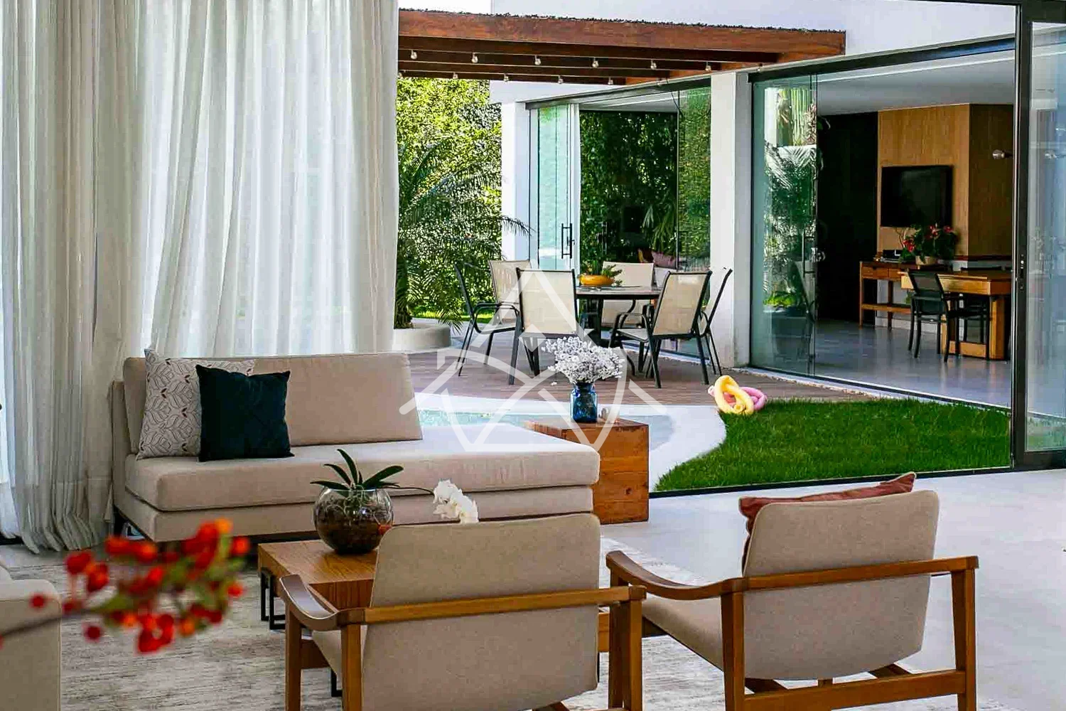 Casa com Cisterna e Placas Solares na Recreio dos Bandeirantes