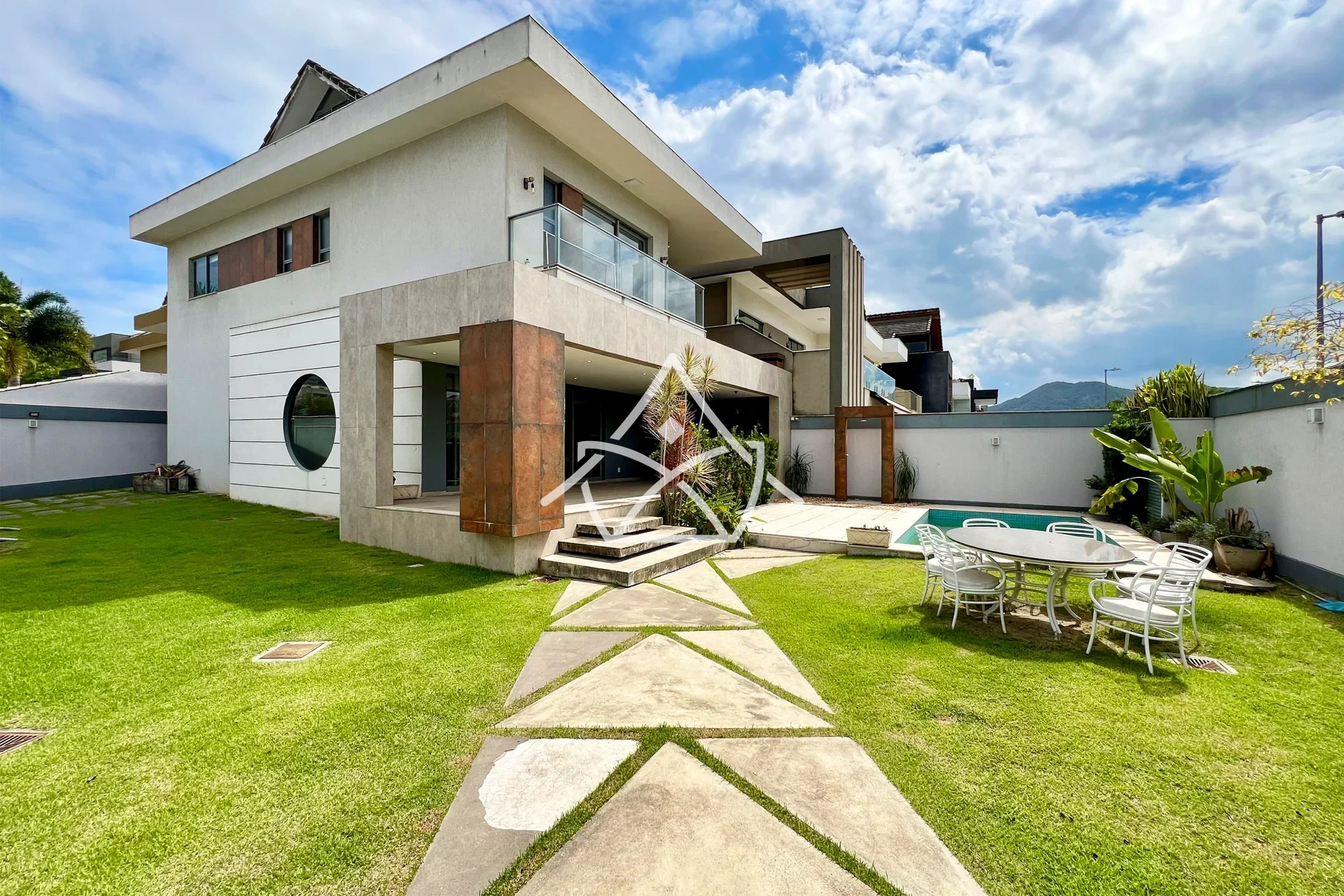 Casa com Terreno de Esquina no Recreio dos Bandeirantes