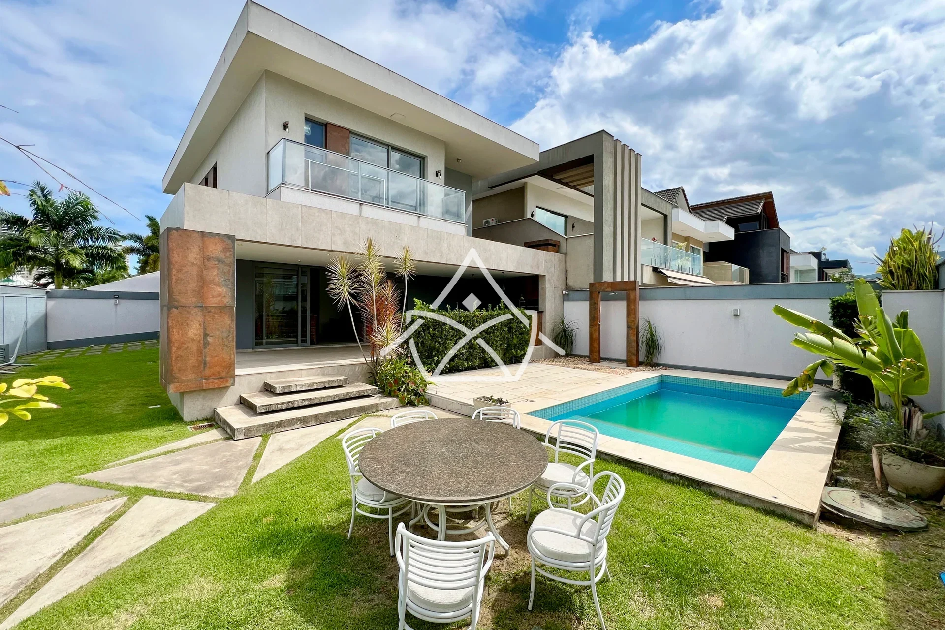 Casa com Terreno de Esquina no Recreio dos Bandeirantes