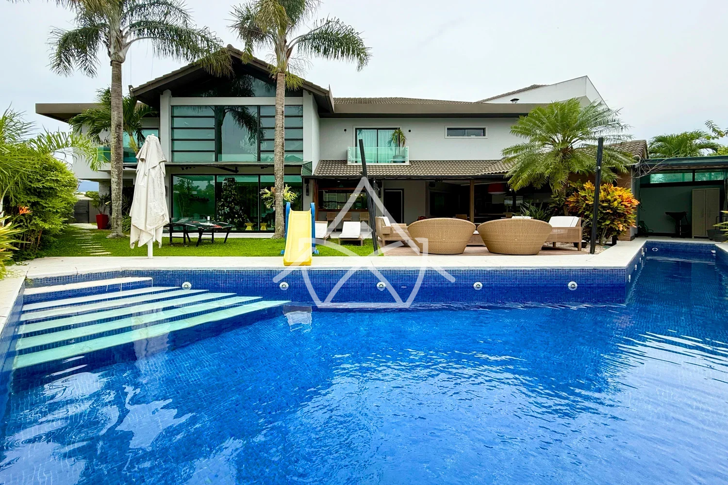 Casa com Piscina e Brinquedoteca na Barra da Tijuca