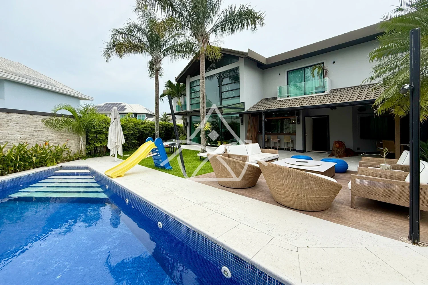 Casa com Piscina e Brinquedoteca na Barra da Tijuca