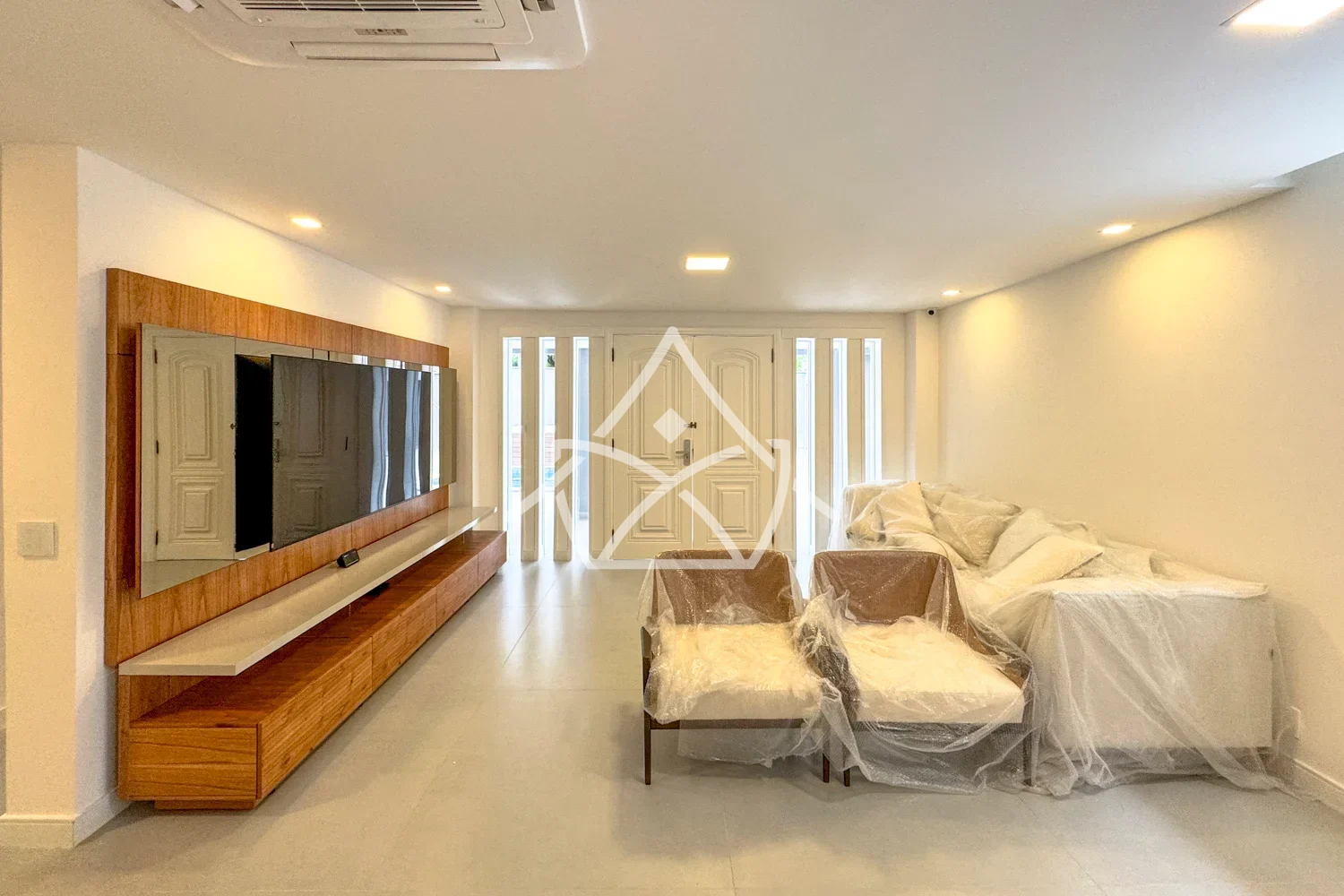 Casa com Piscina e Campo de Futebol na Barra da Tijuca