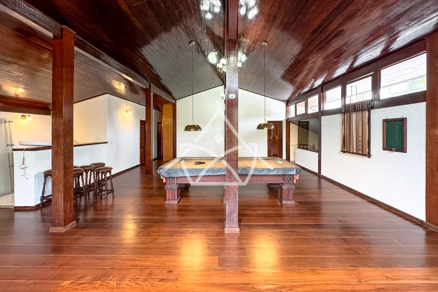 Casa com Piscina e Campo de Futebol na Barra da Tijuca