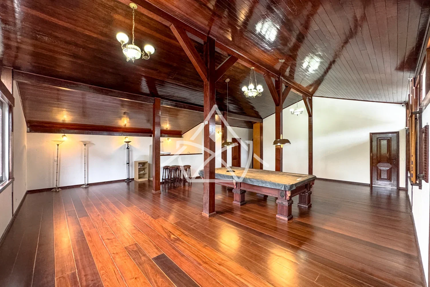 Casa com Piscina e Campo de Futebol na Barra da Tijuca
