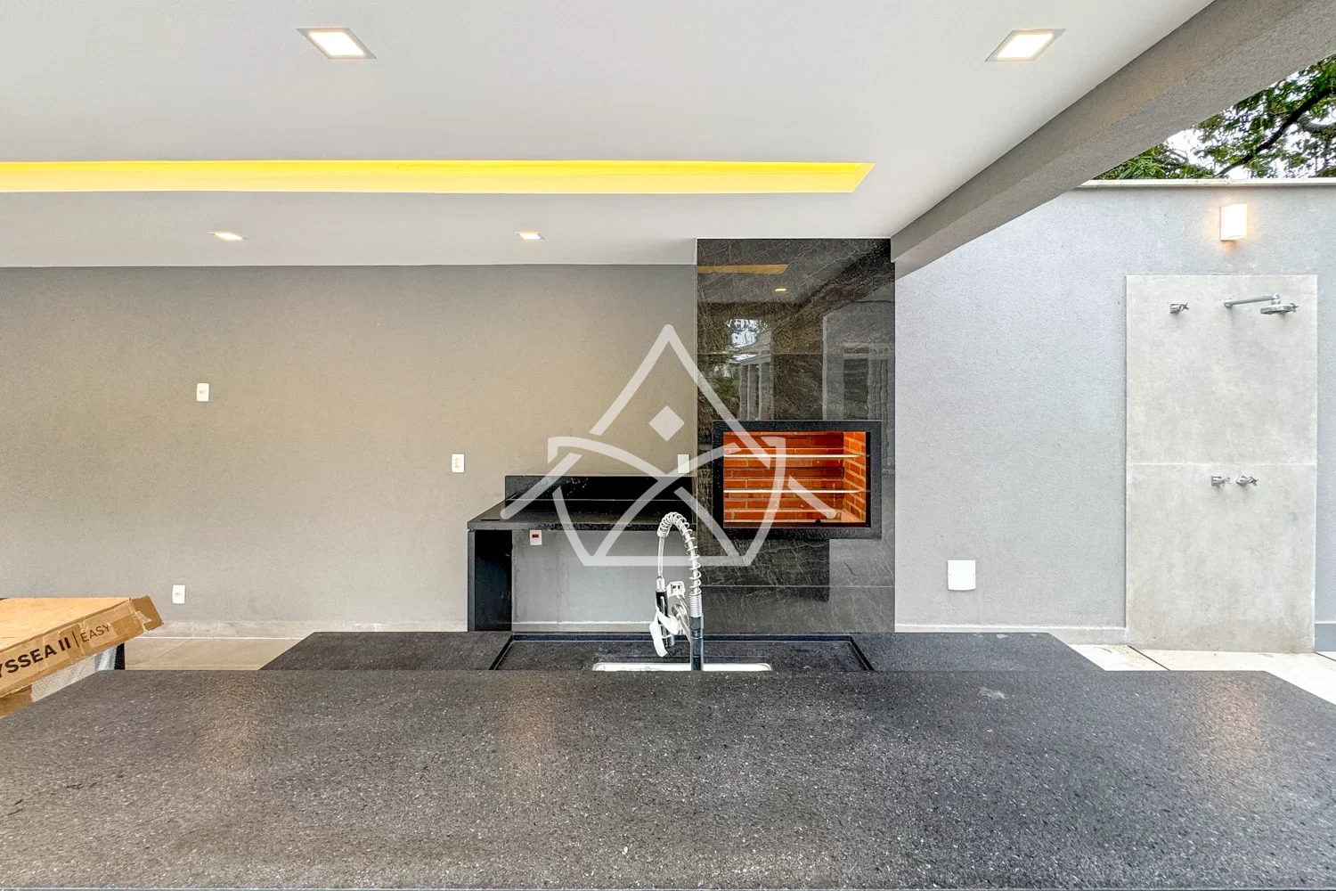 Casa com Piscina e Campo de Futebol na Barra da Tijuca