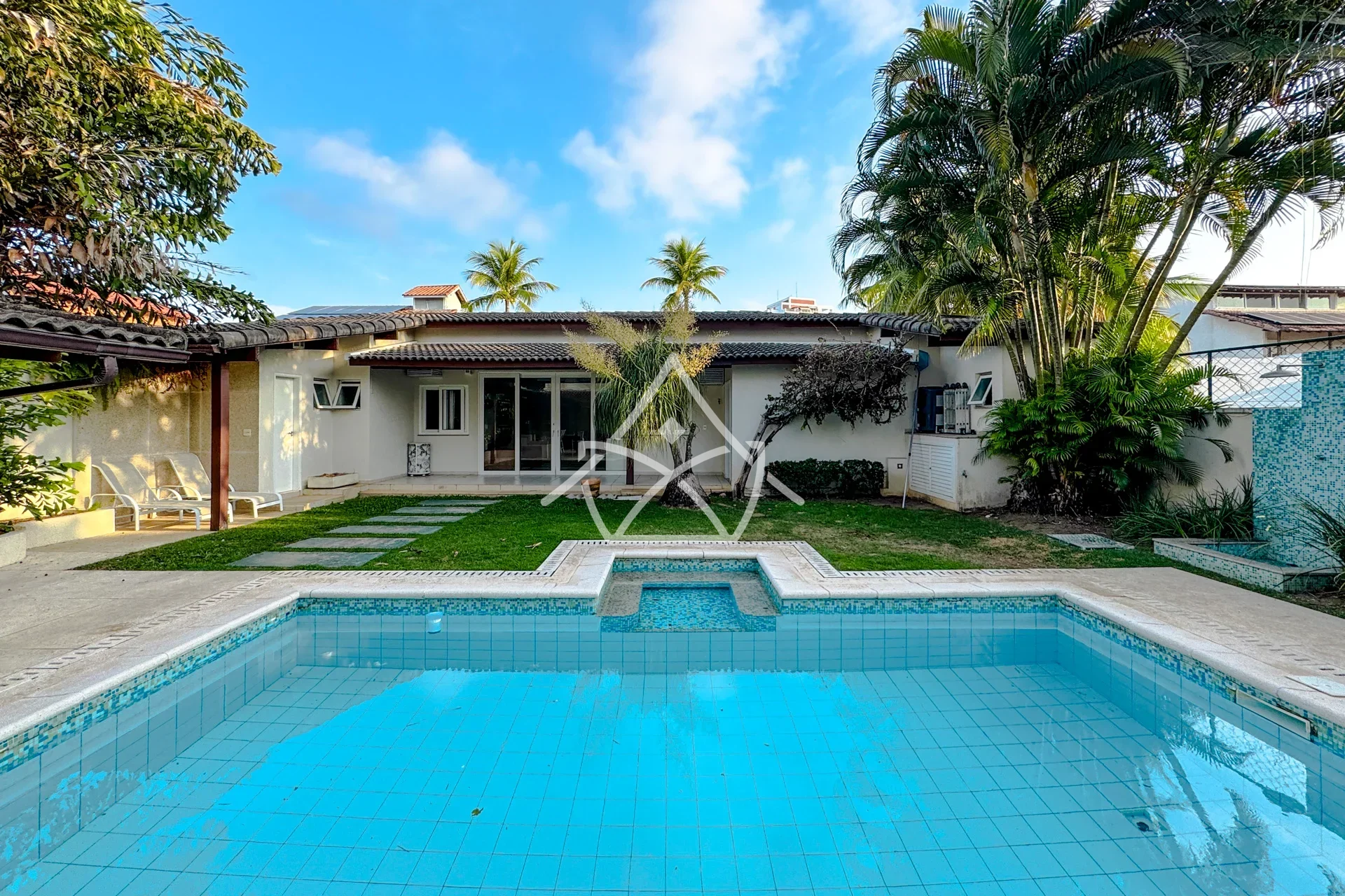 Casa com Energia Solar e Edícula na Barra da Tijuca