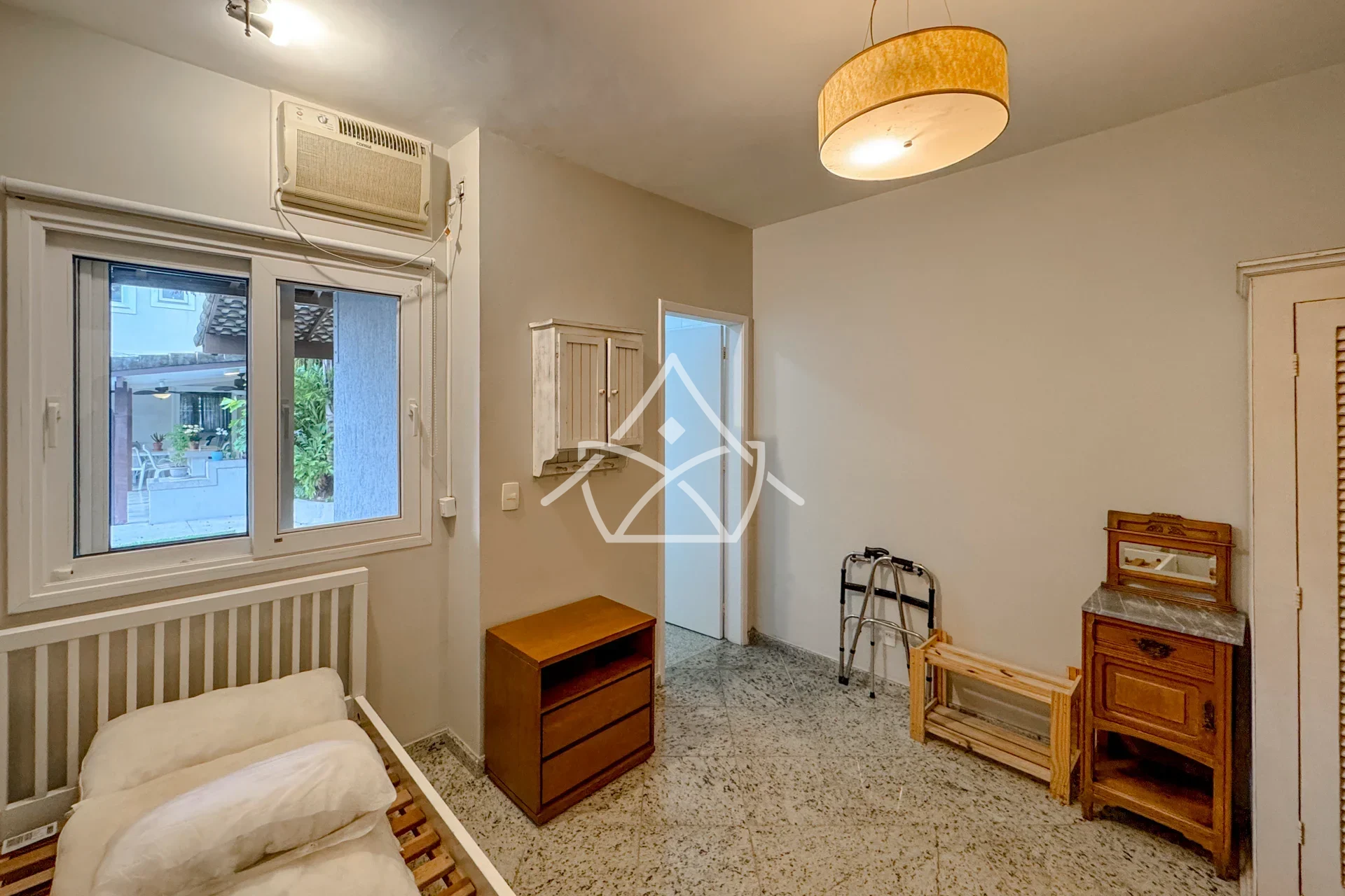 Casa com Energia Solar e Edícula na Barra da Tijuca