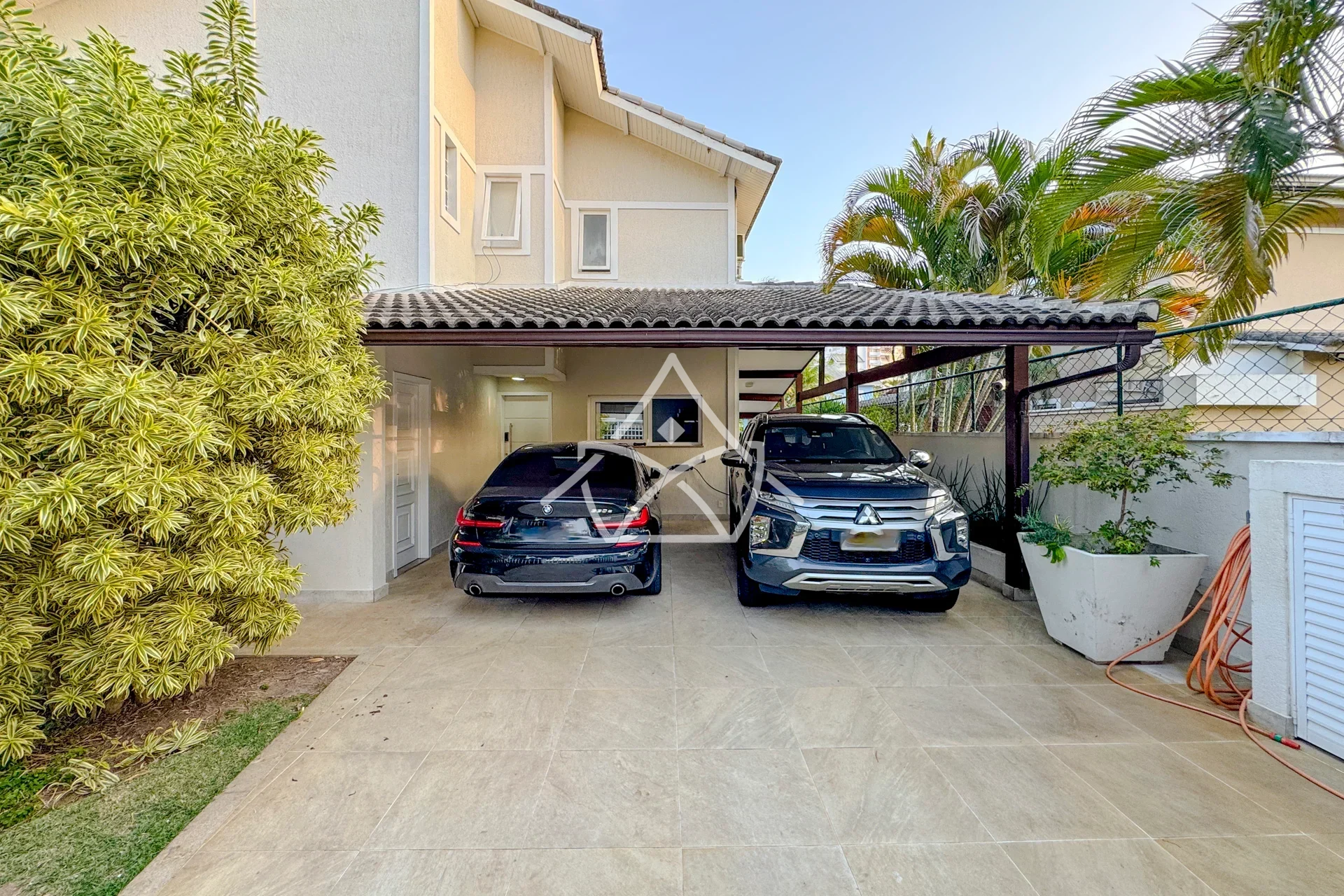 Casa com Energia Solar e Edícula na Barra da Tijuca